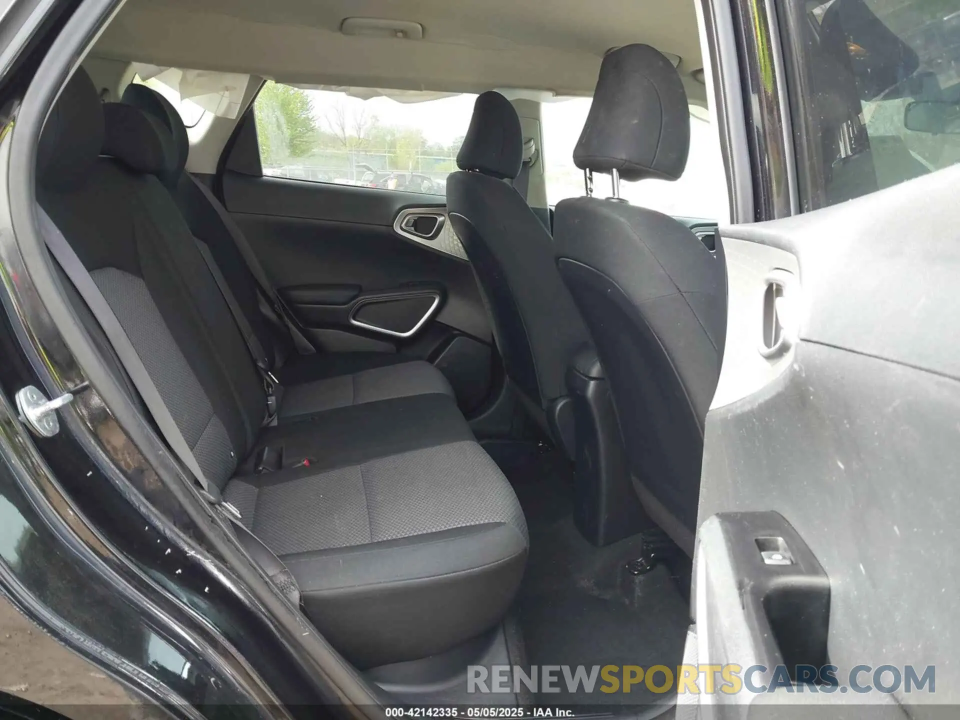8 fotografías del automóvil dañado KNDJ23AUXP7840046 KIA SOUL 2023