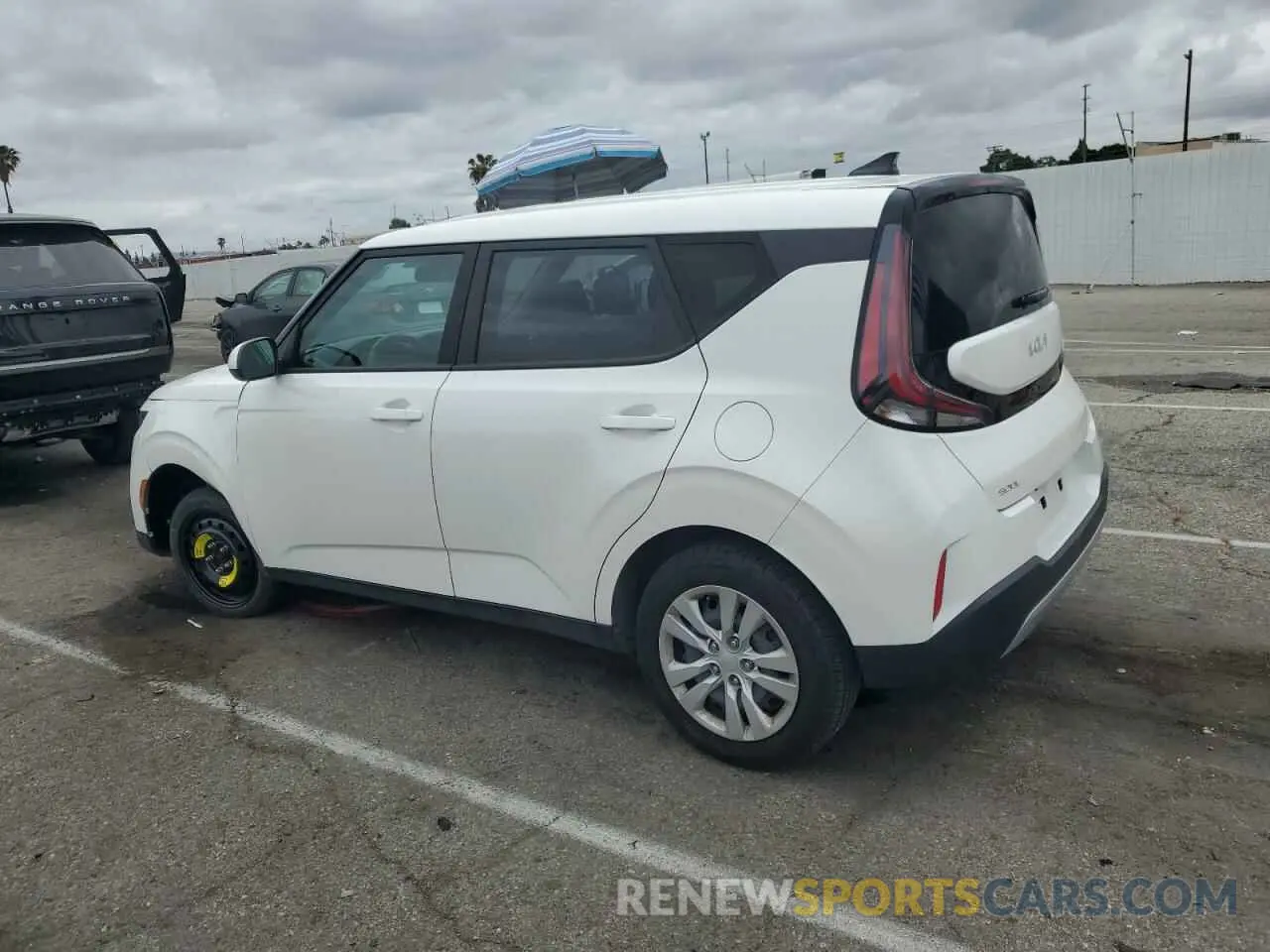 2 fotografías del automóvil dañado KNDJ23AUXP7846431 KIA SOUL 2023