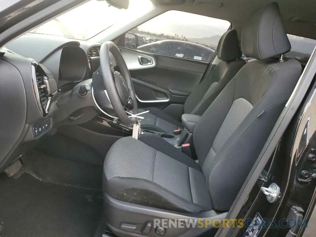 7 fotografías del automóvil dañado KNDJ23AUXP7850155 KIA SOUL 2023