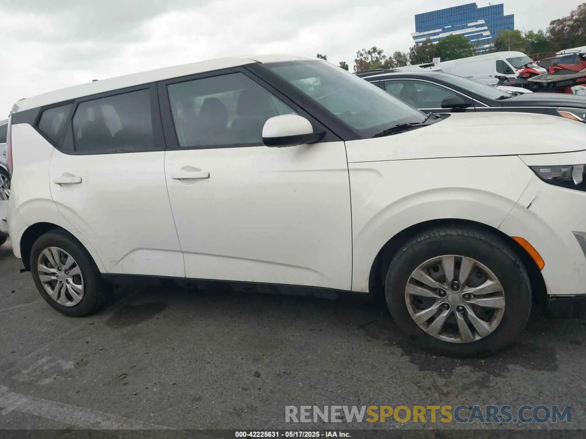 13 fotografías del automóvil dañado KNDJ23AUXP7858434 KIA SOUL 2023
