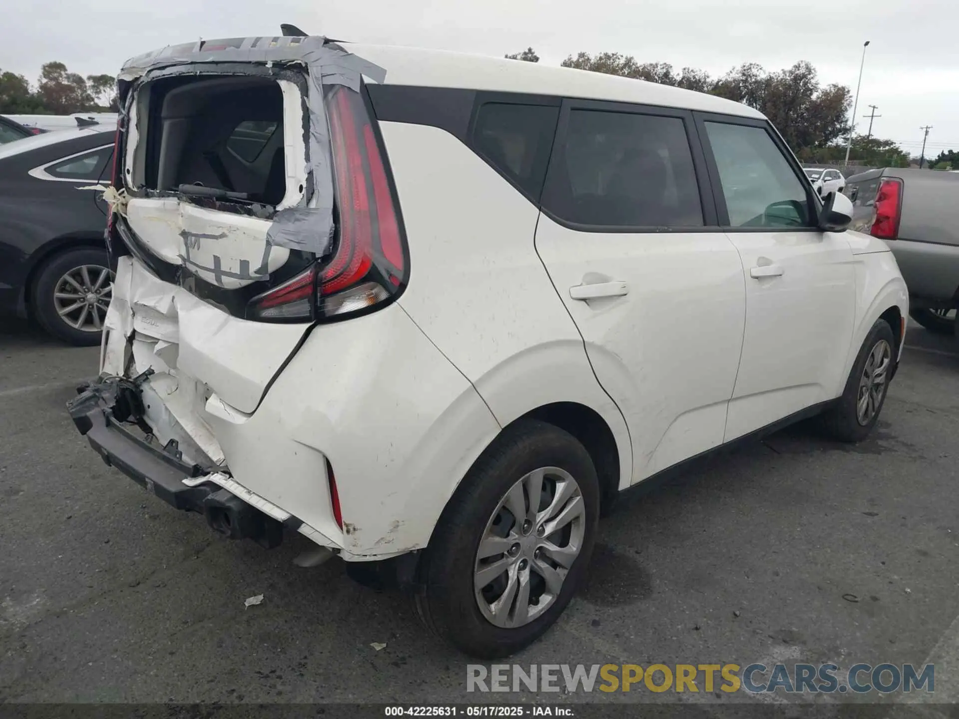 4 fotografías del automóvil dañado KNDJ23AUXP7858434 KIA SOUL 2023