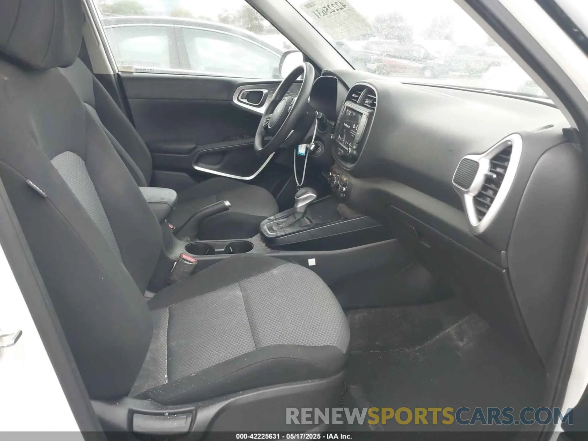 5 fotografías del automóvil dañado KNDJ23AUXP7858434 KIA SOUL 2023