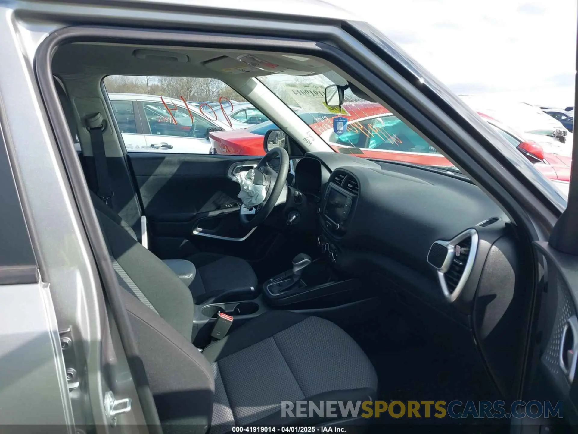 5 fotografías del automóvil dañado KNDJ23AUXP7876223 KIA SOUL 2023