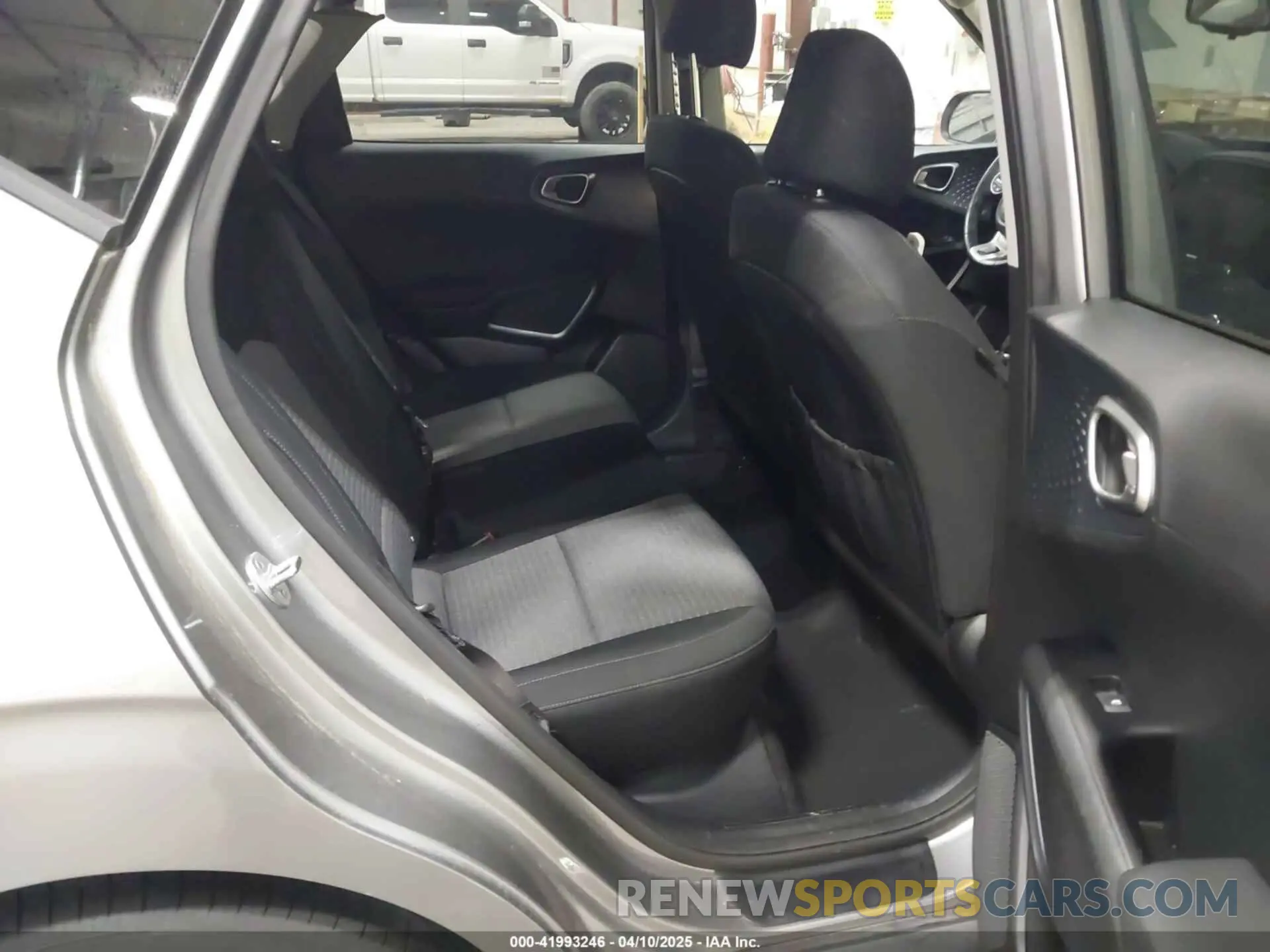 8 fotografías del automóvil dañado KNDJ33AU0P7847875 KIA SOUL 2023