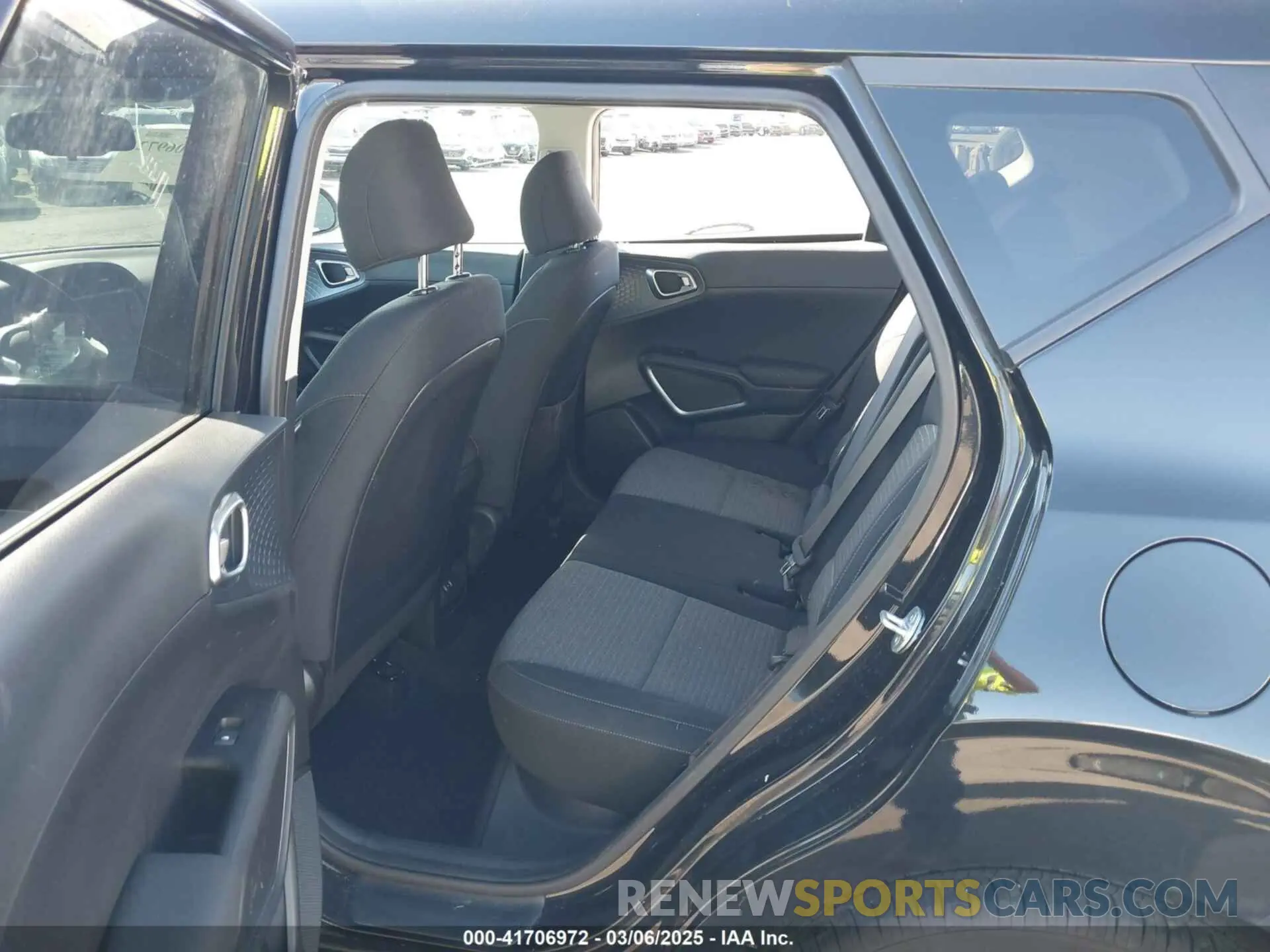 8 fotografías del automóvil dañado KNDJ33AU0P7893724 KIA SOUL 2023
