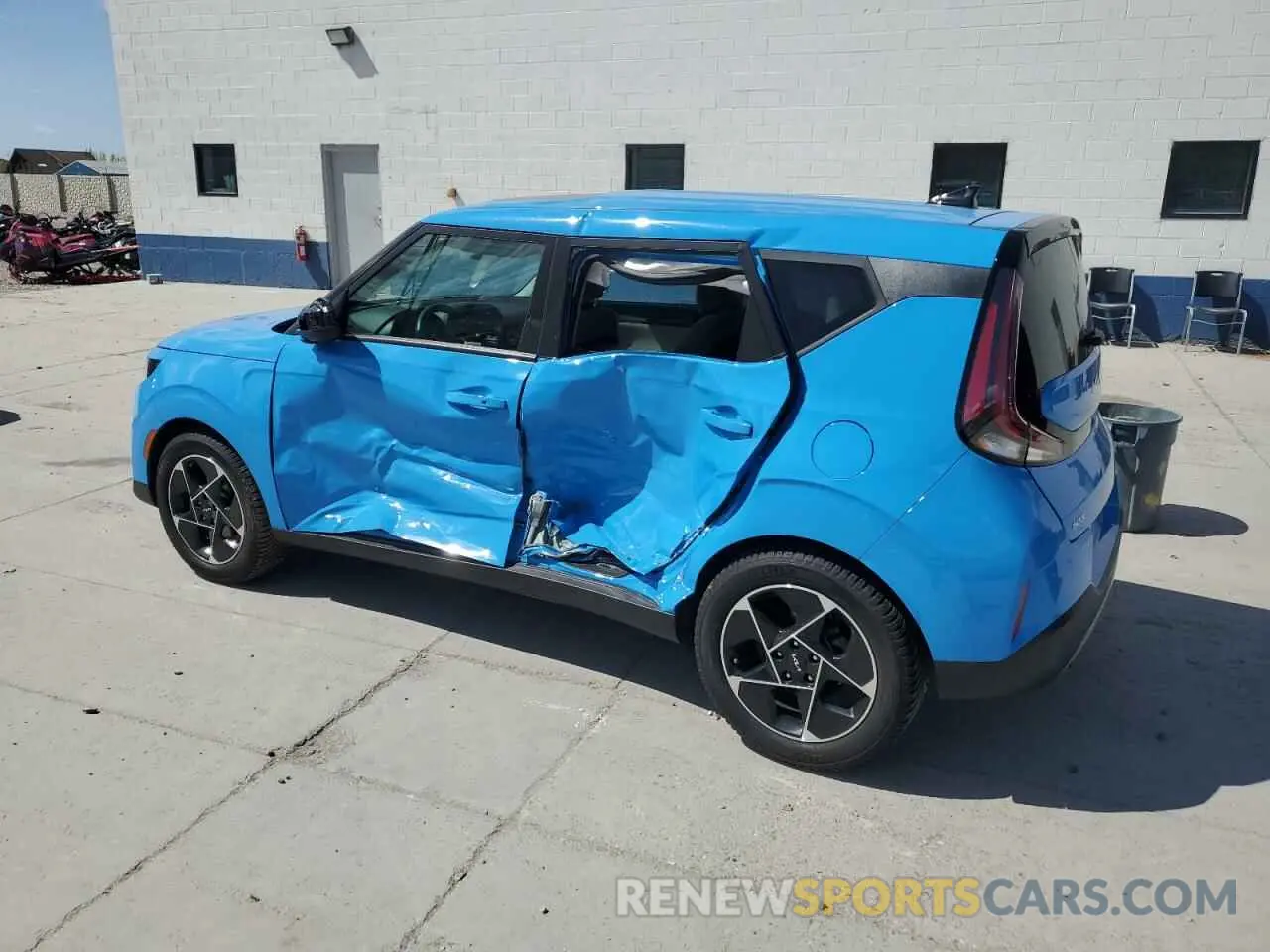2 fotografías del automóvil dañado KNDJ33AU3P7199657 KIA SOUL 2023