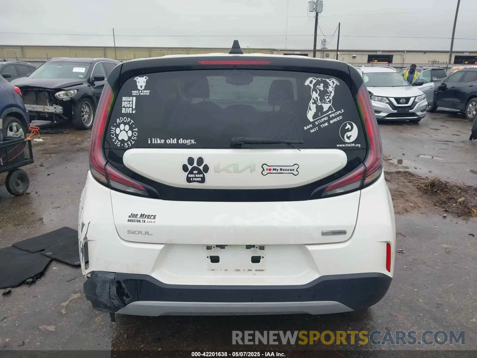 16 fotografías del automóvil dañado KNDJ33AU5P7838976 KIA SOUL 2023