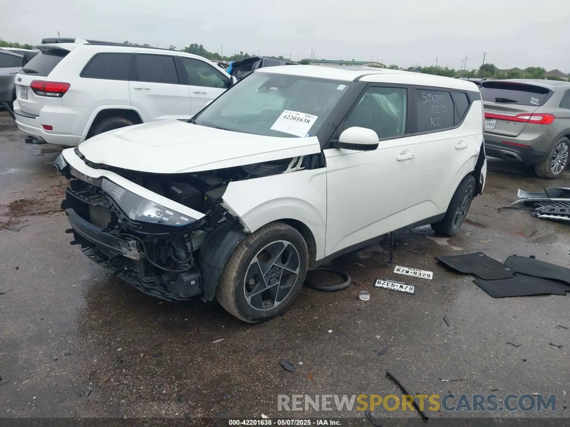 2 fotografías del automóvil dañado KNDJ33AU5P7838976 KIA SOUL 2023