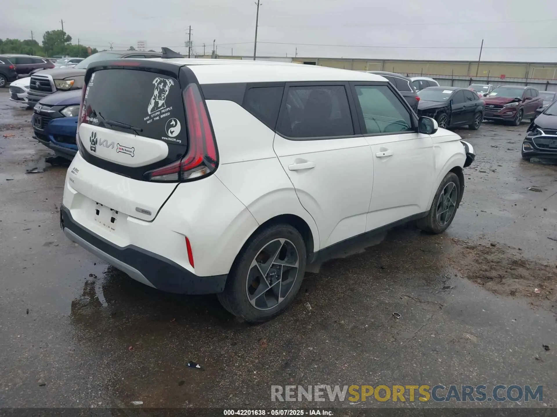 4 fotografías del automóvil dañado KNDJ33AU5P7838976 KIA SOUL 2023