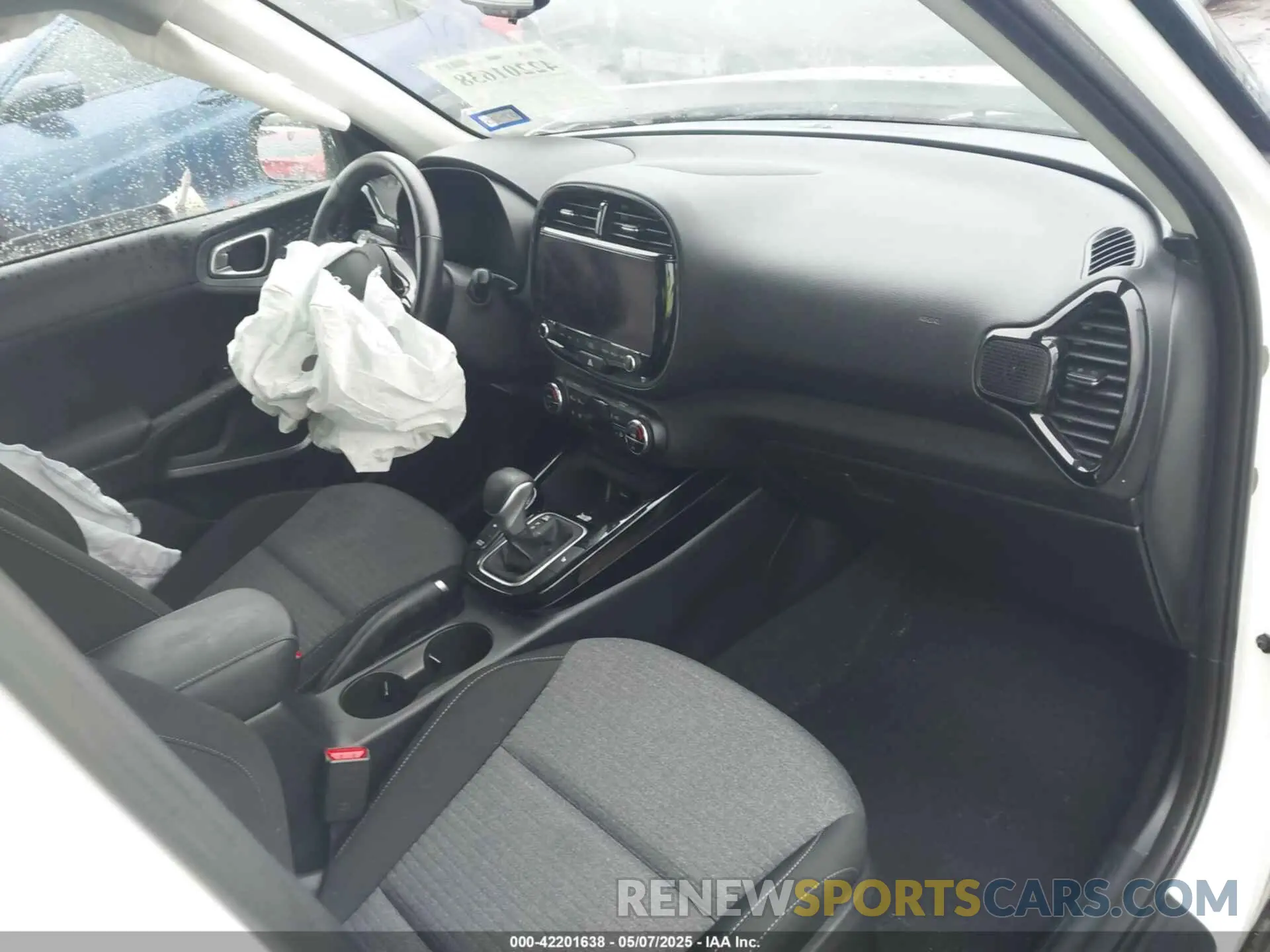 5 fotografías del automóvil dañado KNDJ33AU5P7838976 KIA SOUL 2023