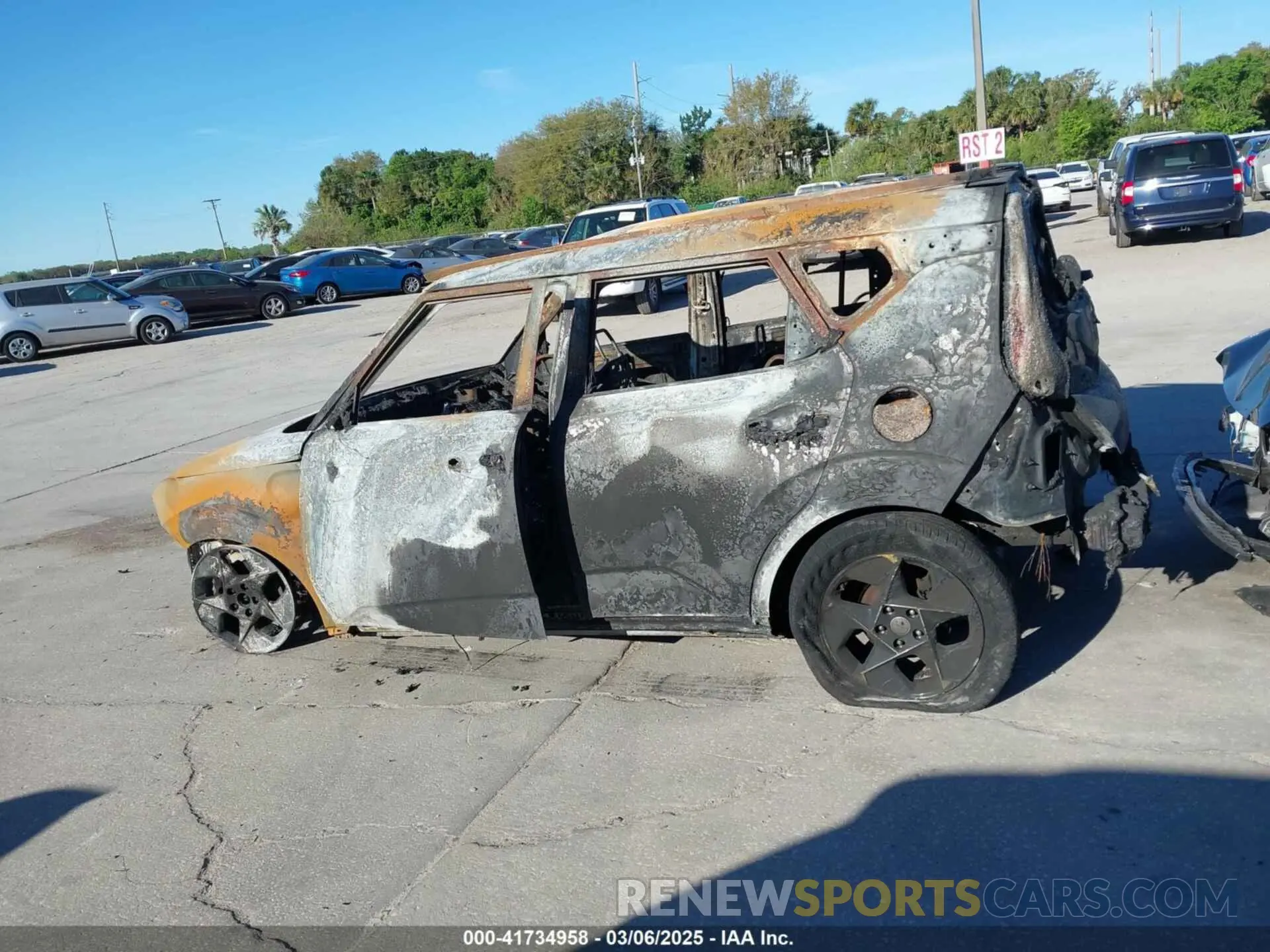 13 fotografías del automóvil dañado KNDJ33AU5P7893234 KIA SOUL 2023