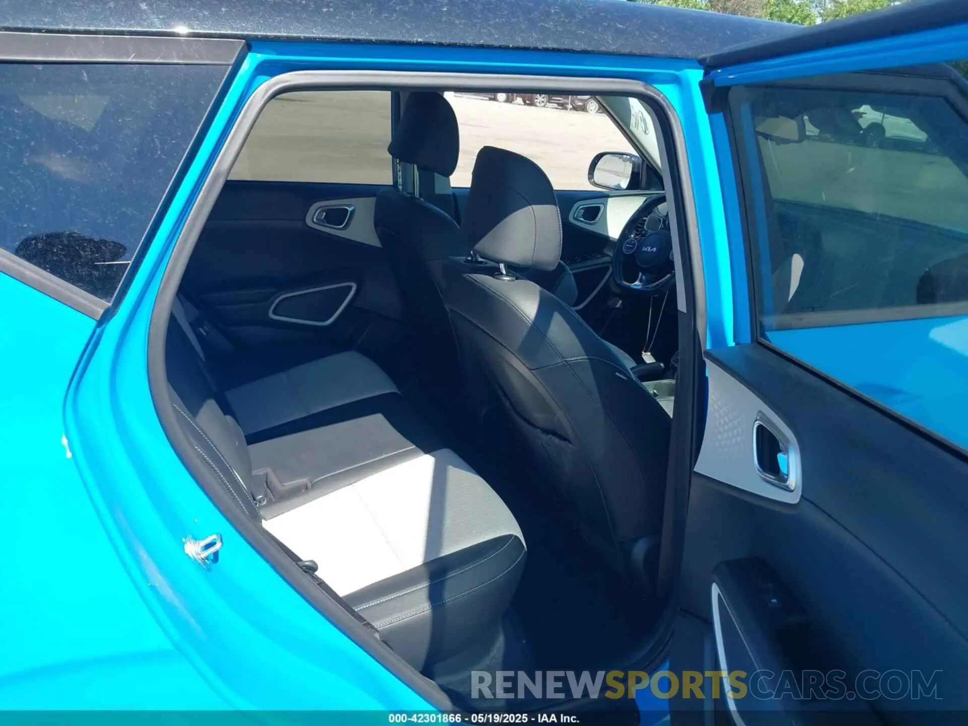 8 fotografías del automóvil dañado KNDJ53AU4P7195370 KIA SOUL 2023
