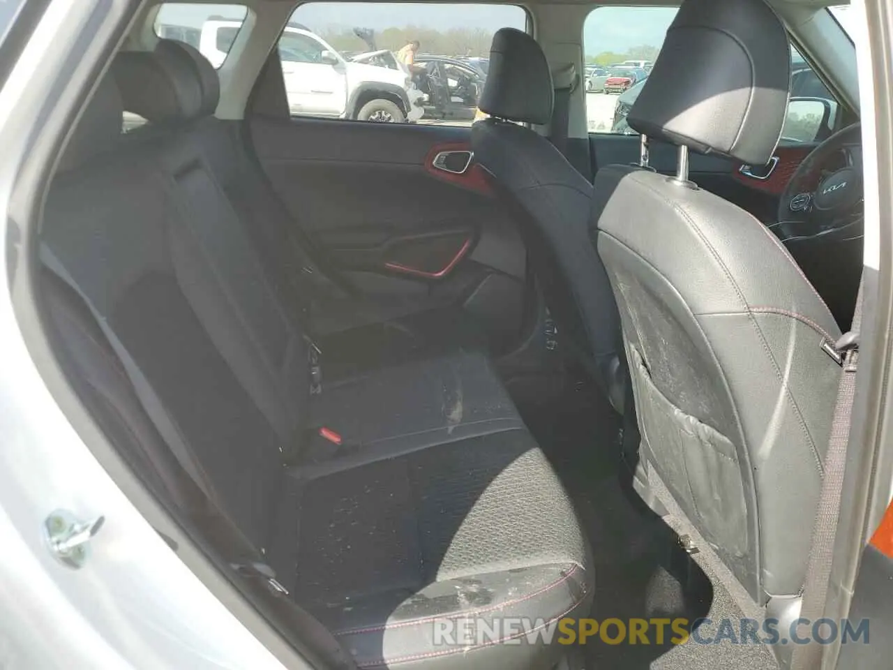 10 fotografías del automóvil dañado KNDJ53AU4P7840115 KIA SOUL 2023