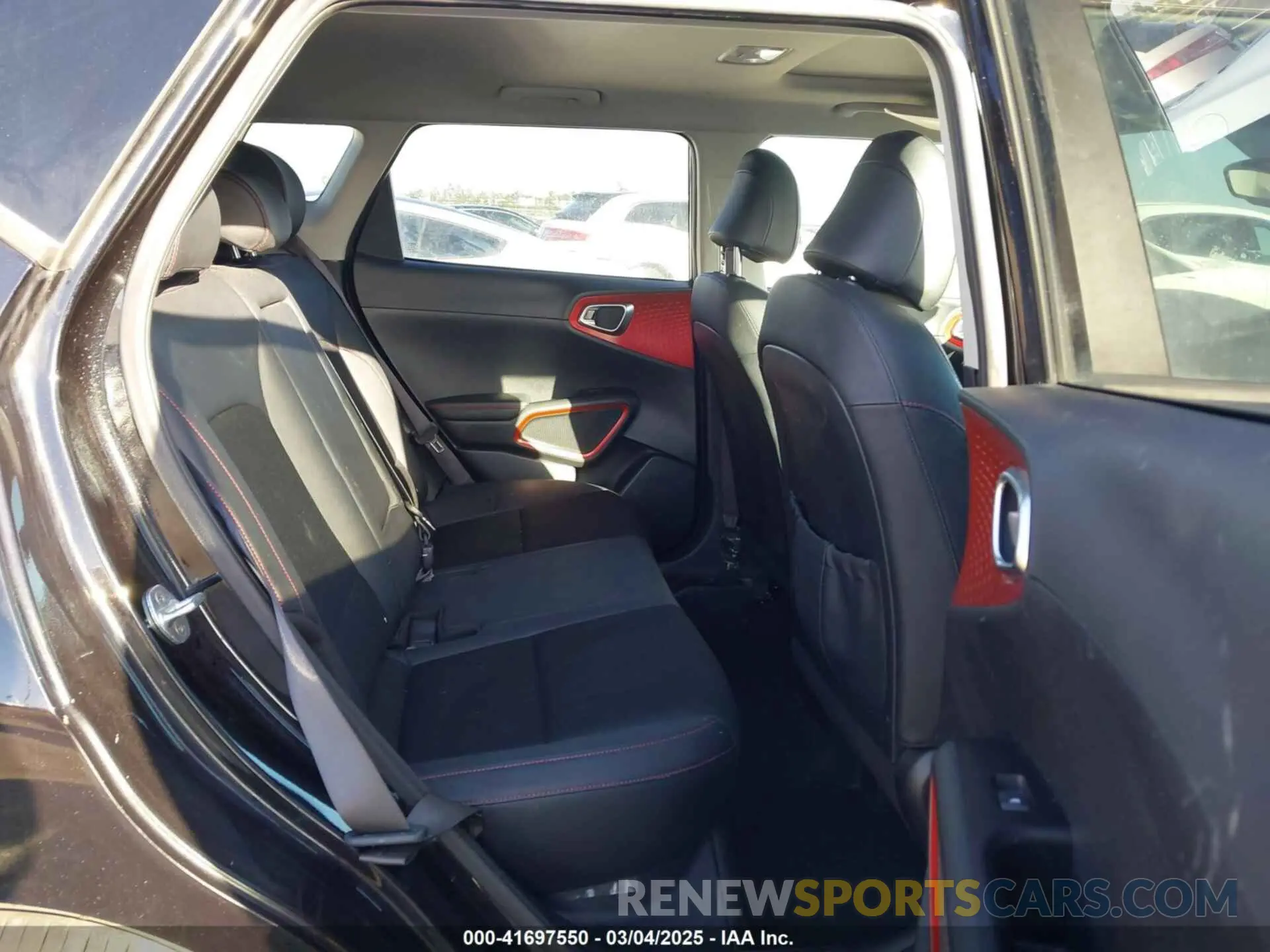 8 fotografías del automóvil dañado KNDJ53AU6P7858020 KIA SOUL 2023