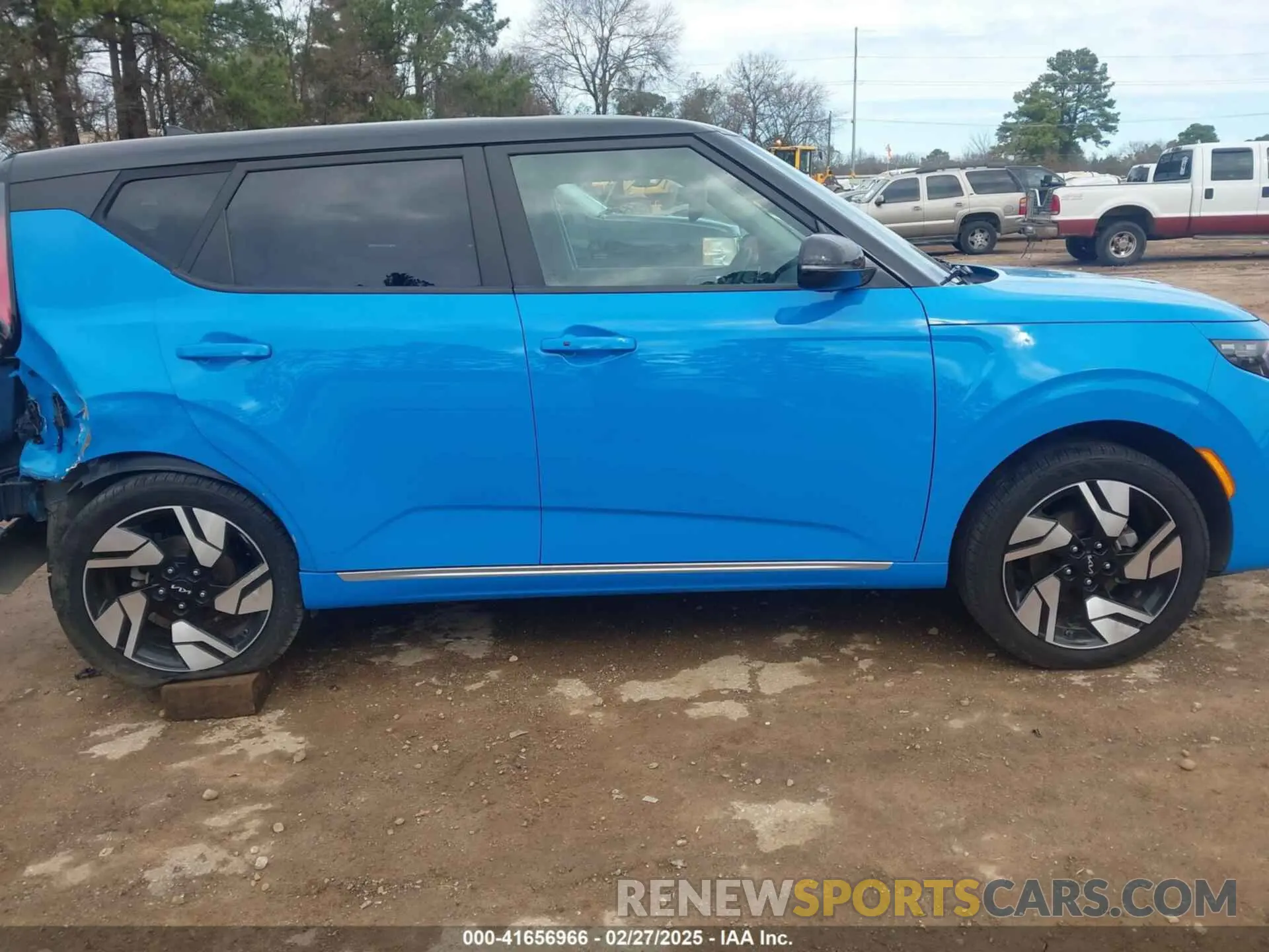 13 fotografías del automóvil dañado KNDJ53AU7P7193970 KIA SOUL 2023