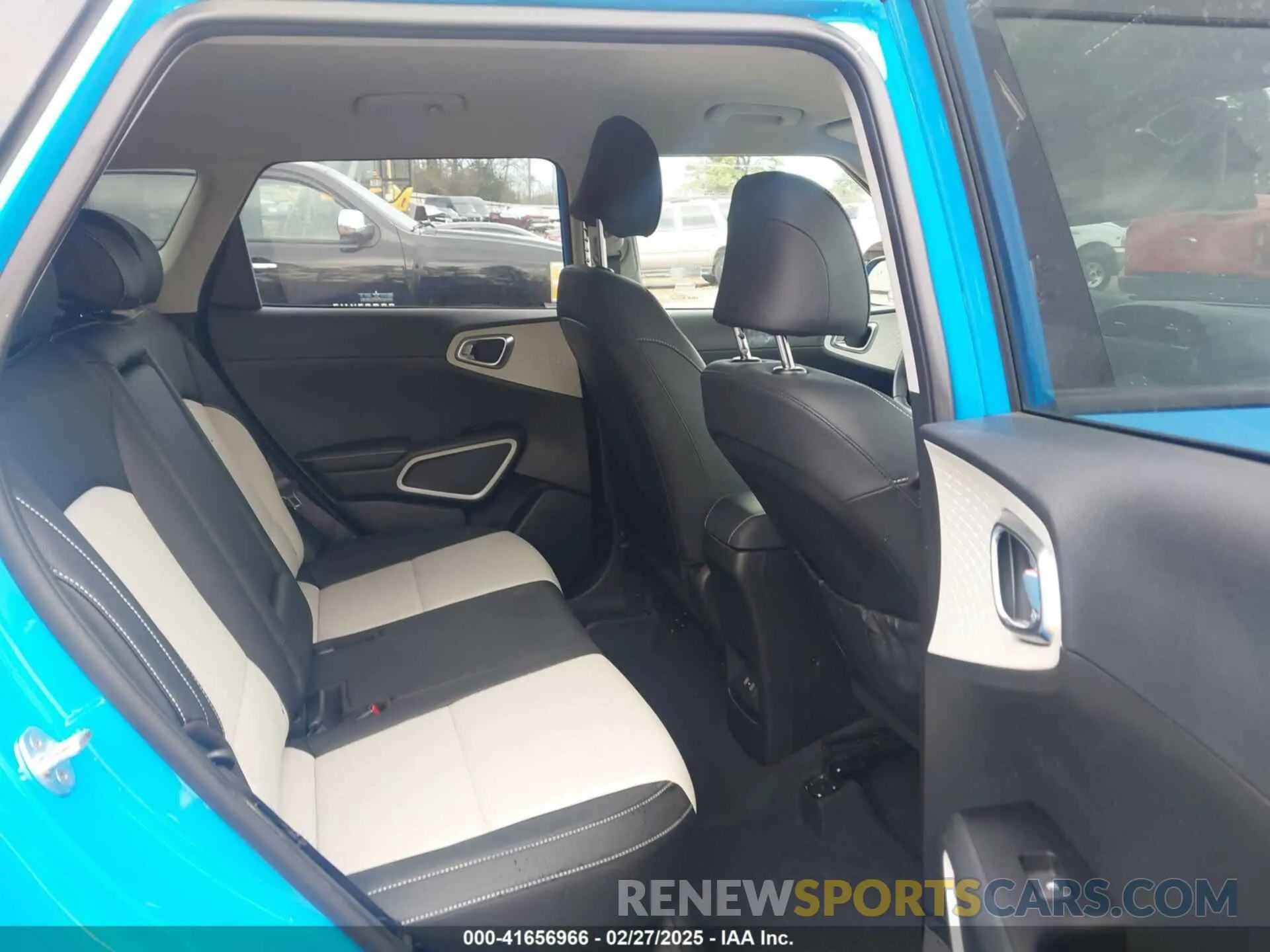 8 fotografías del automóvil dañado KNDJ53AU7P7193970 KIA SOUL 2023