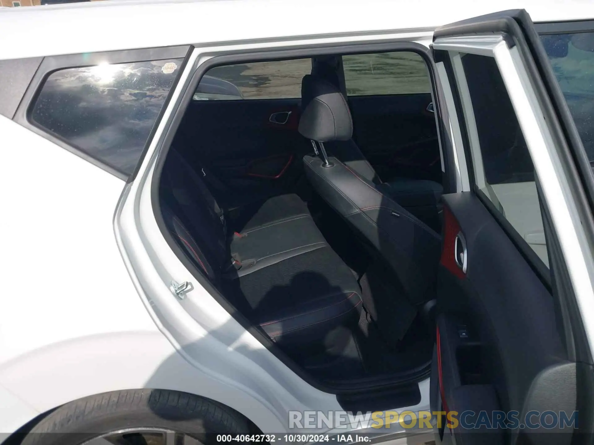 8 fotografías del automóvil dañado KNDJ53AU8P7868256 KIA SOUL 2023