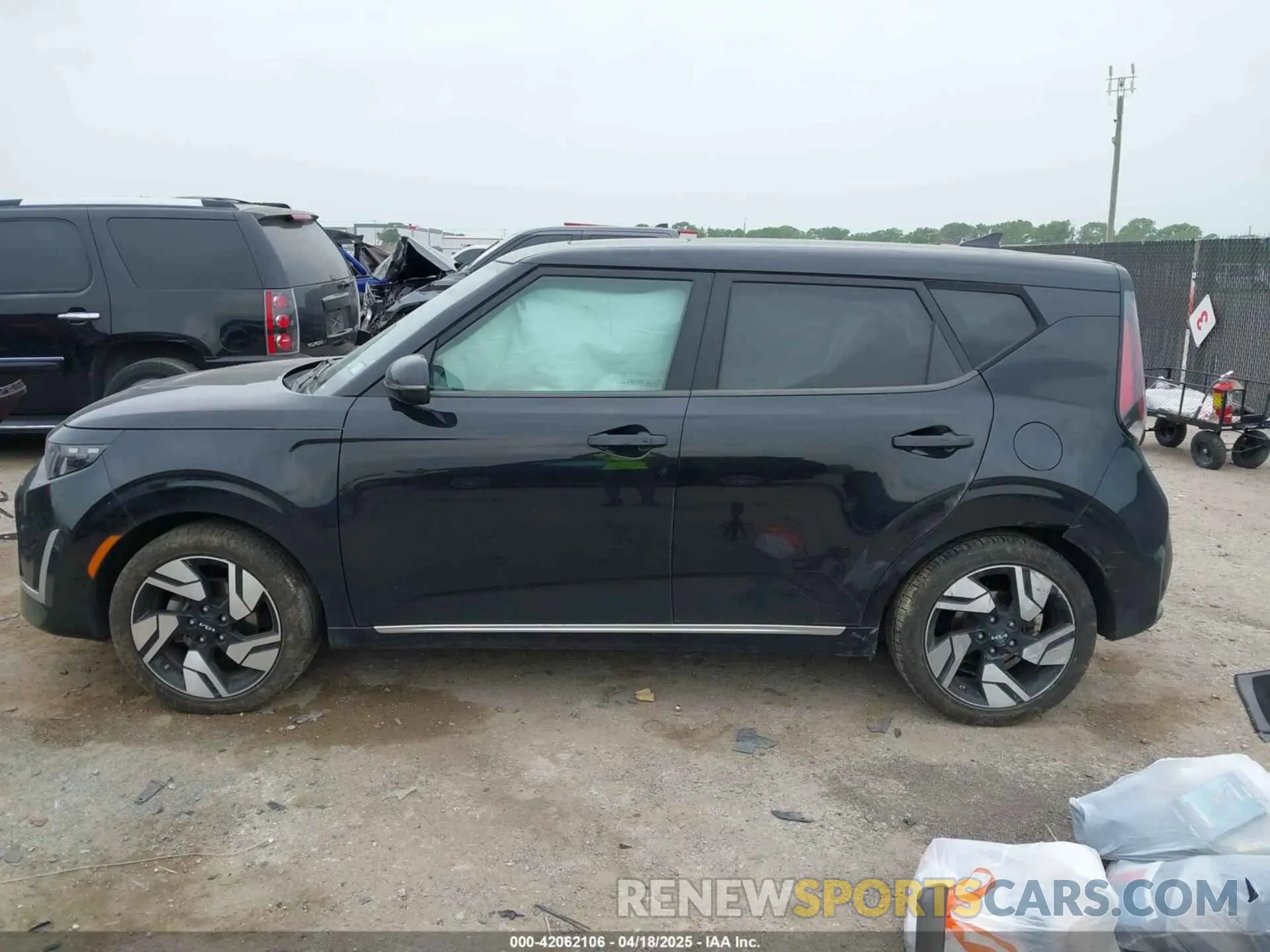 14 fotografías del automóvil dañado KNDJ53AU9P7842071 KIA SOUL 2023