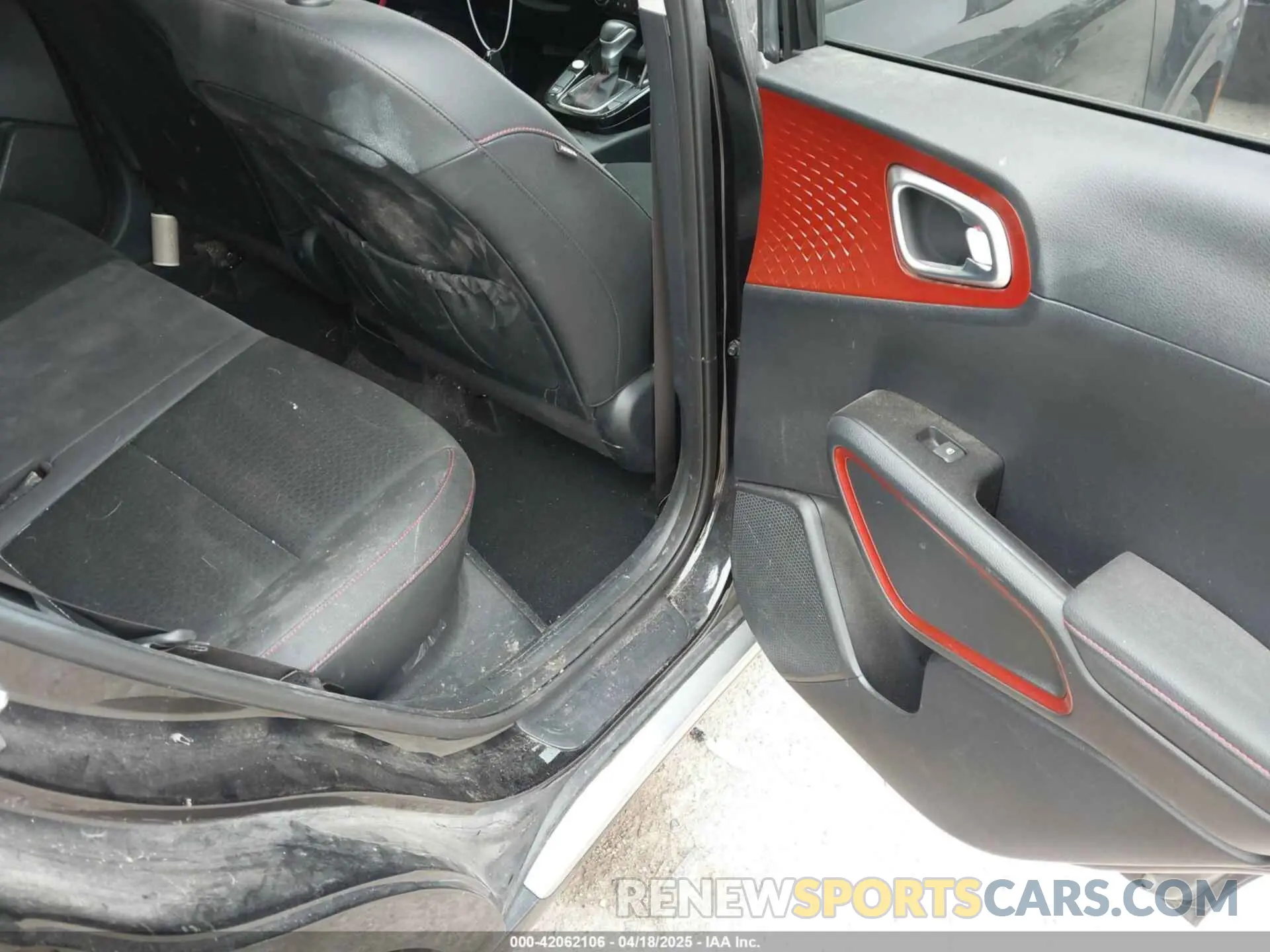 8 fotografías del automóvil dañado KNDJ53AU9P7842071 KIA SOUL 2023