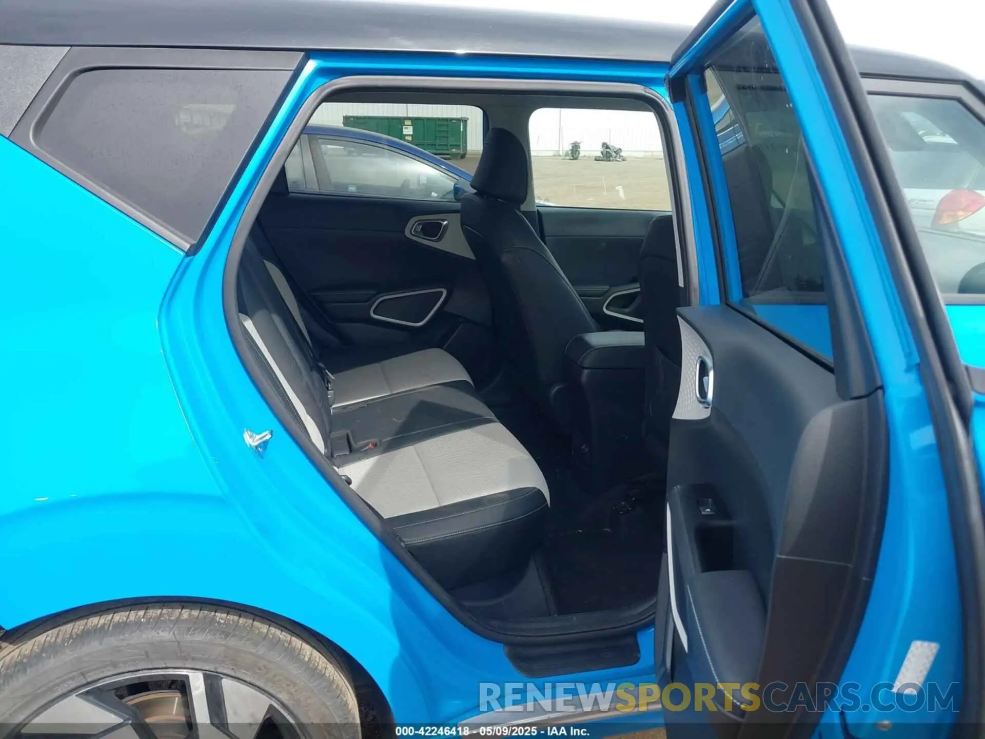 8 fotografías del automóvil dañado KNDJ53AUXP7192196 KIA SOUL 2023