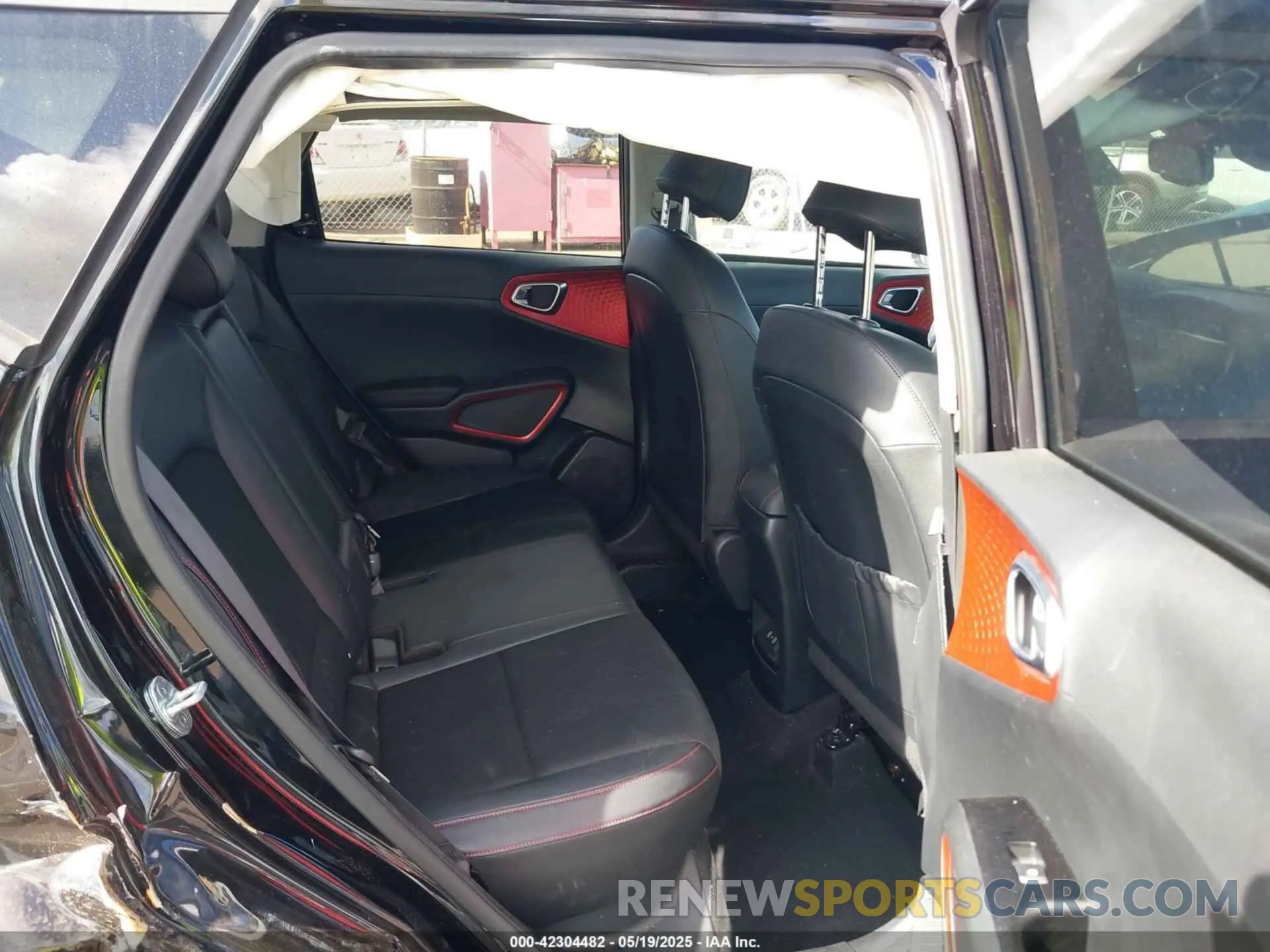 8 fotografías del automóvil dañado KNDJ53AUXP7849451 KIA SOUL 2023