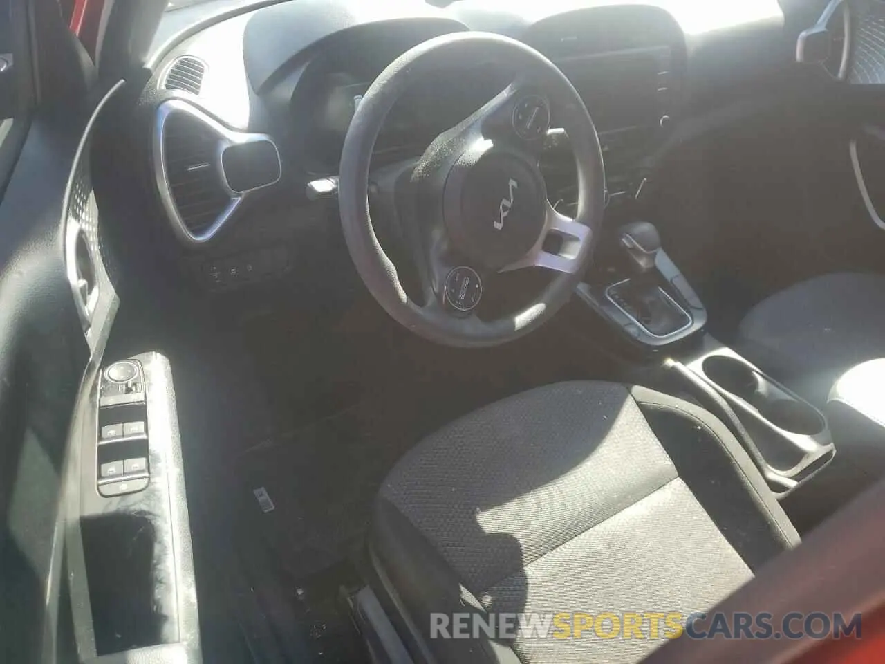 8 fotografías del automóvil dañado KNDJ23AU0R7222401 KIA SOUL 2024