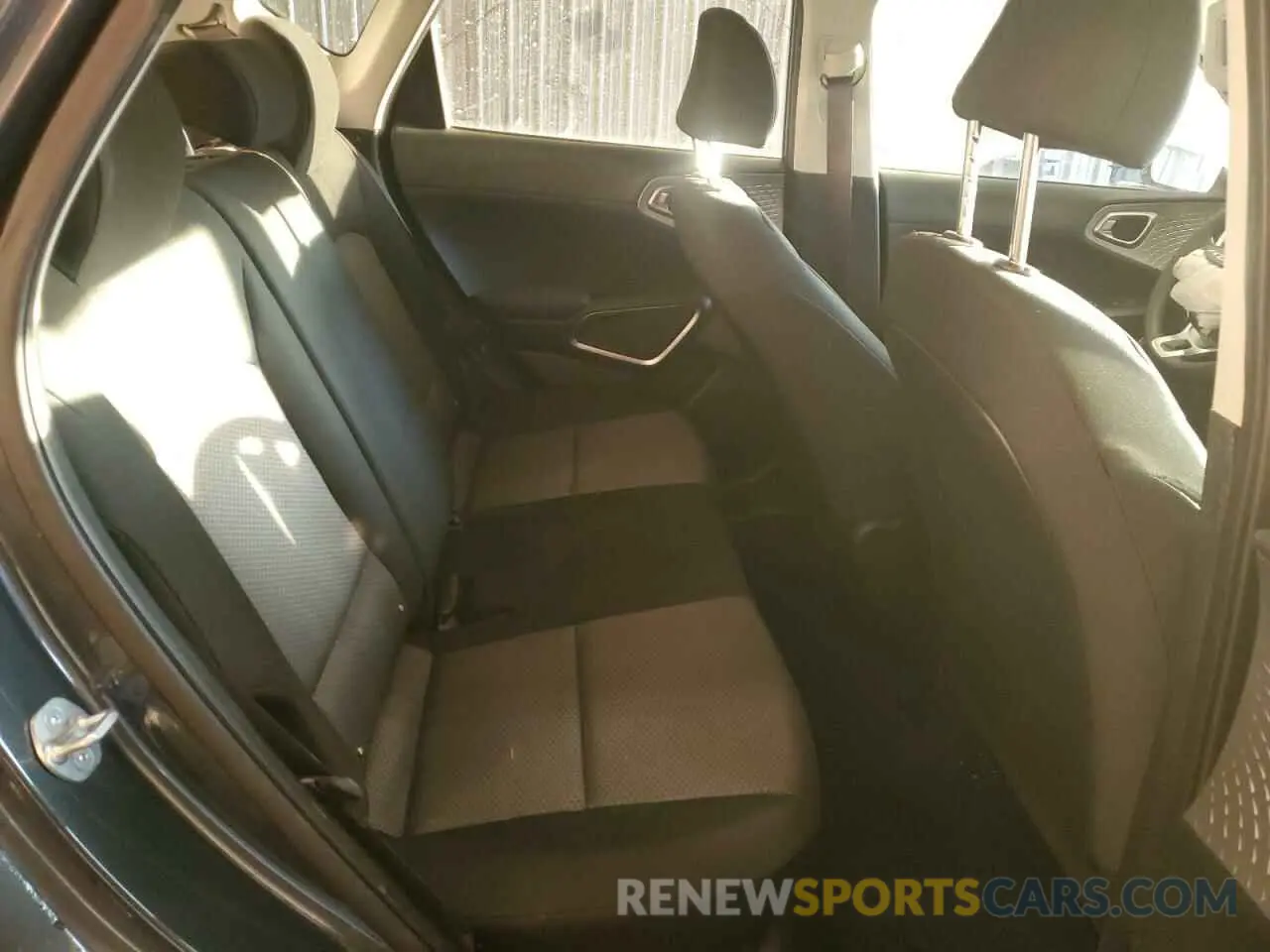 10 fotografías del automóvil dañado KNDJ23AU0R7903626 KIA SOUL 2024
