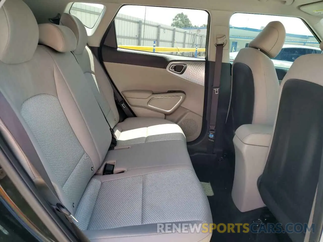 11 fotografías del automóvil dañado KNDJ23AU0R7911774 KIA SOUL 2024