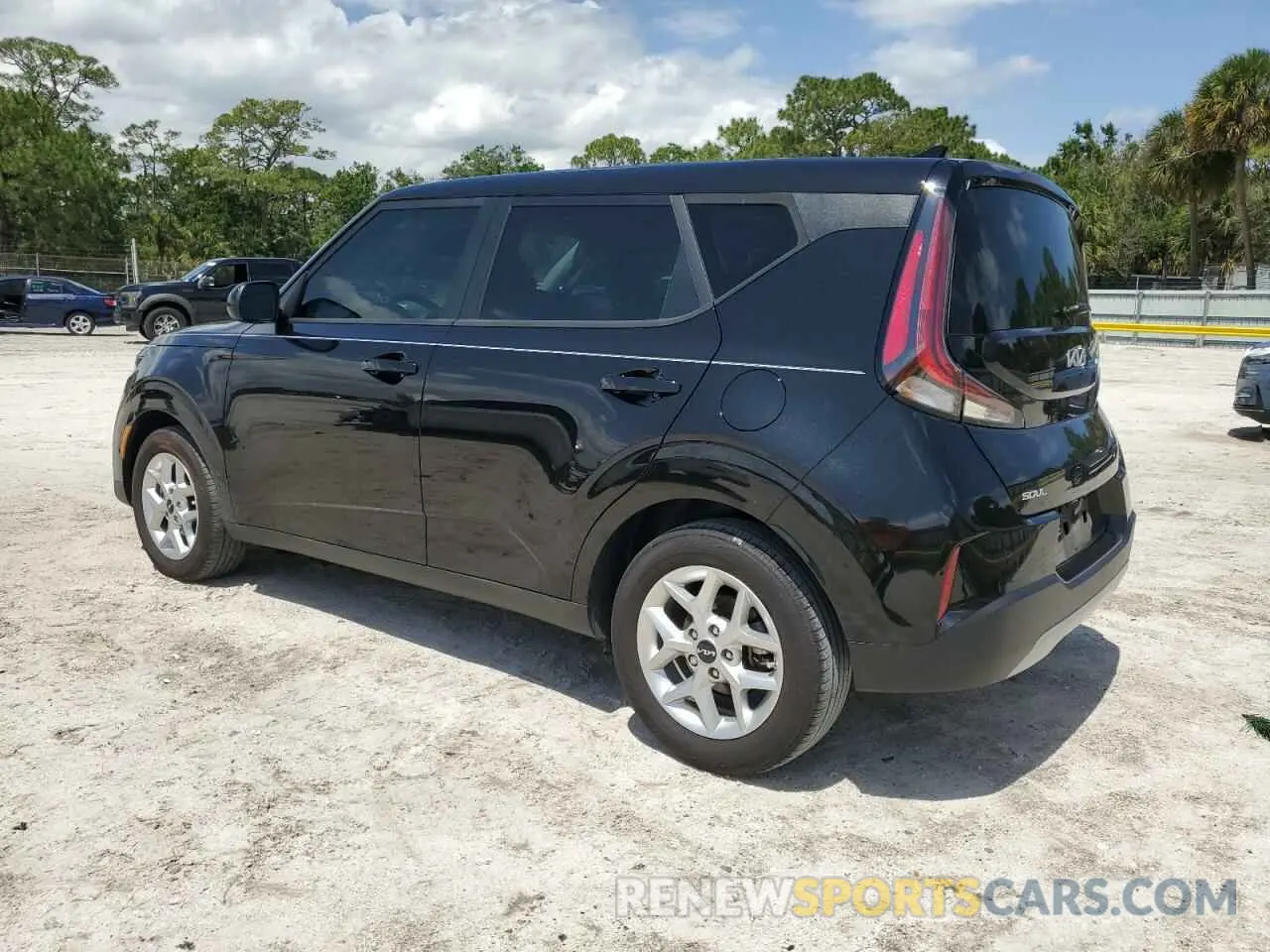 2 fotografías del automóvil dañado KNDJ23AU0R7911774 KIA SOUL 2024