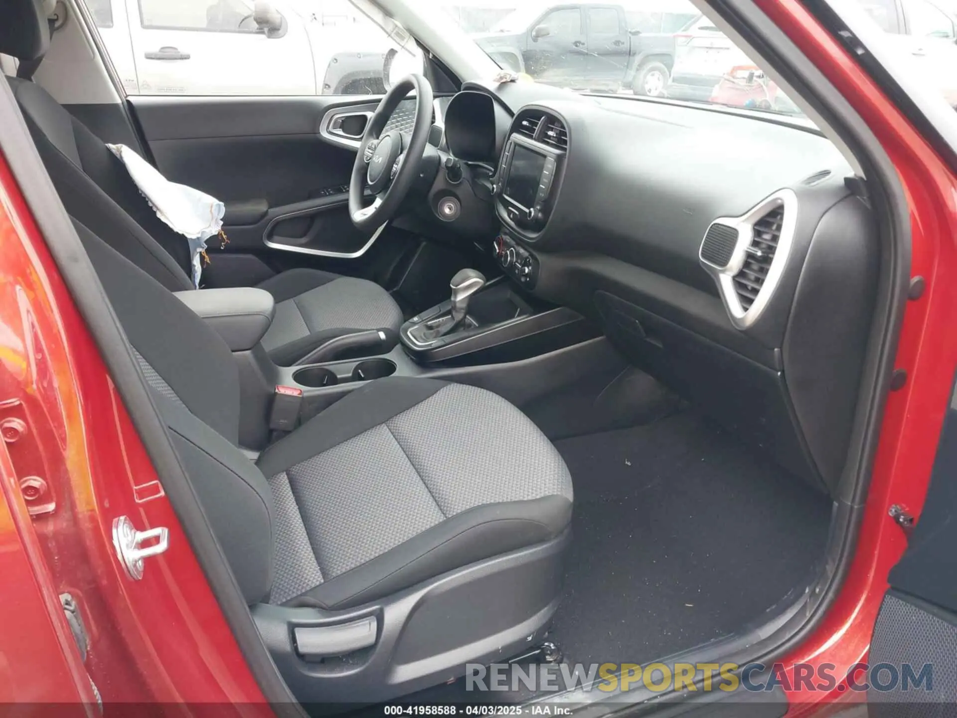 5 fotografías del automóvil dañado KNDJ23AU0R7916828 KIA SOUL 2024