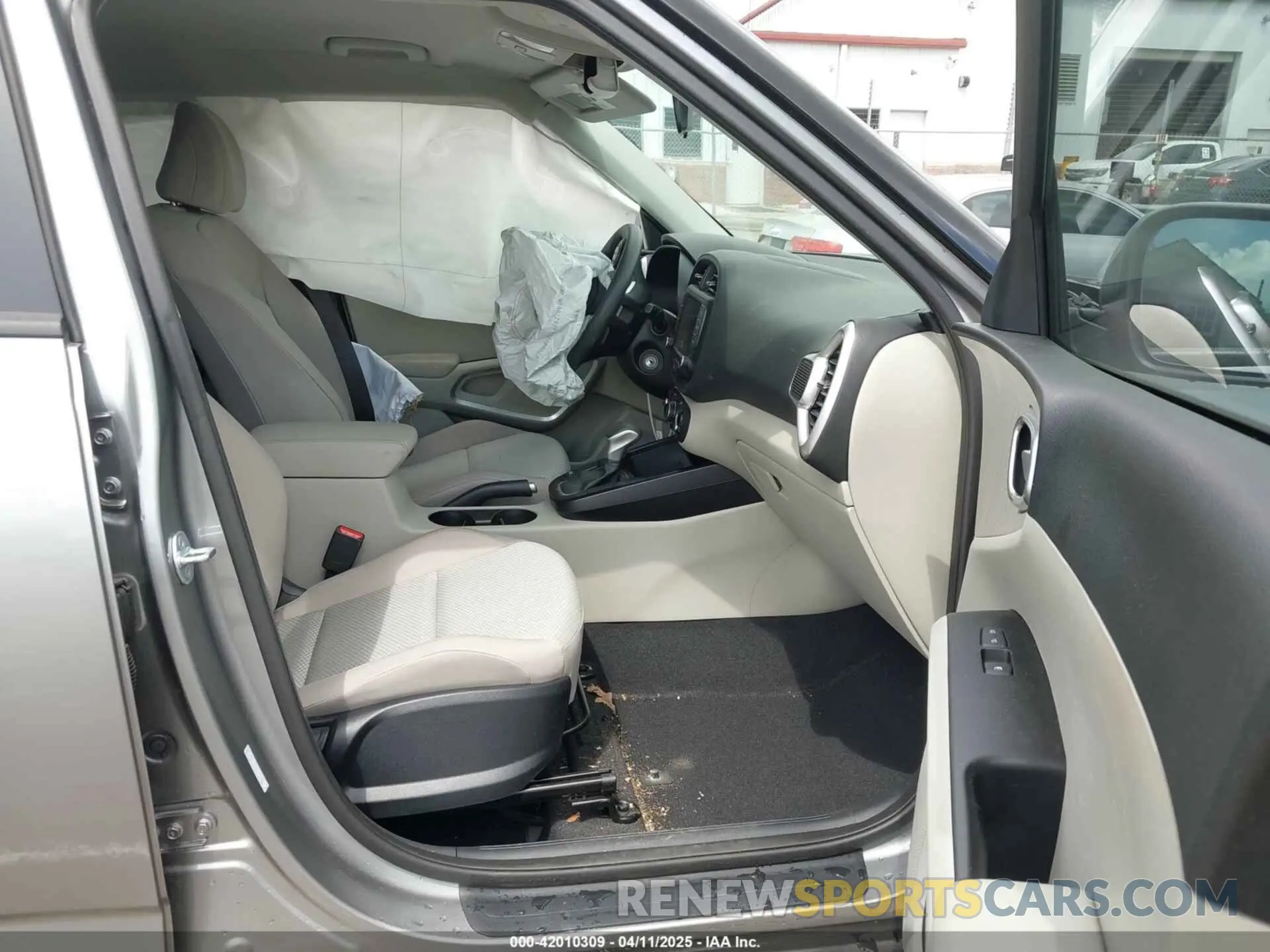 5 fotografías del automóvil dañado KNDJ23AU1R7917180 KIA SOUL 2024