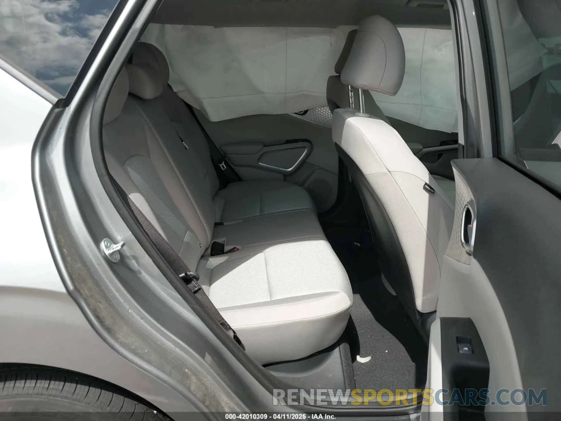 8 fotografías del automóvil dañado KNDJ23AU1R7917180 KIA SOUL 2024