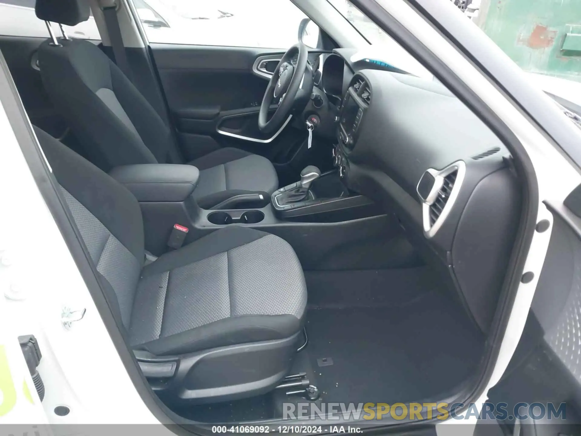 5 fotografías del automóvil dañado KNDJ23AU2R7228796 KIA SOUL 2024