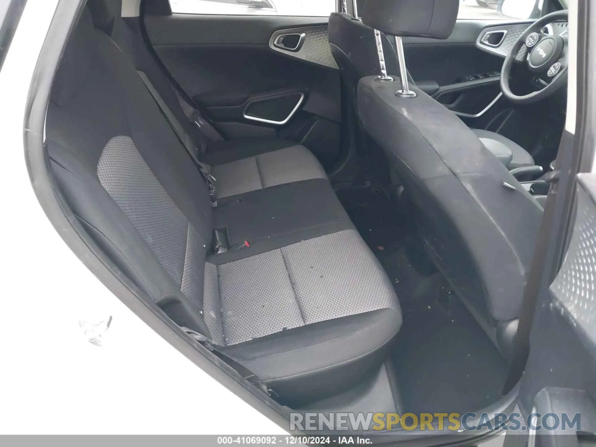 8 fotografías del automóvil dañado KNDJ23AU2R7228796 KIA SOUL 2024