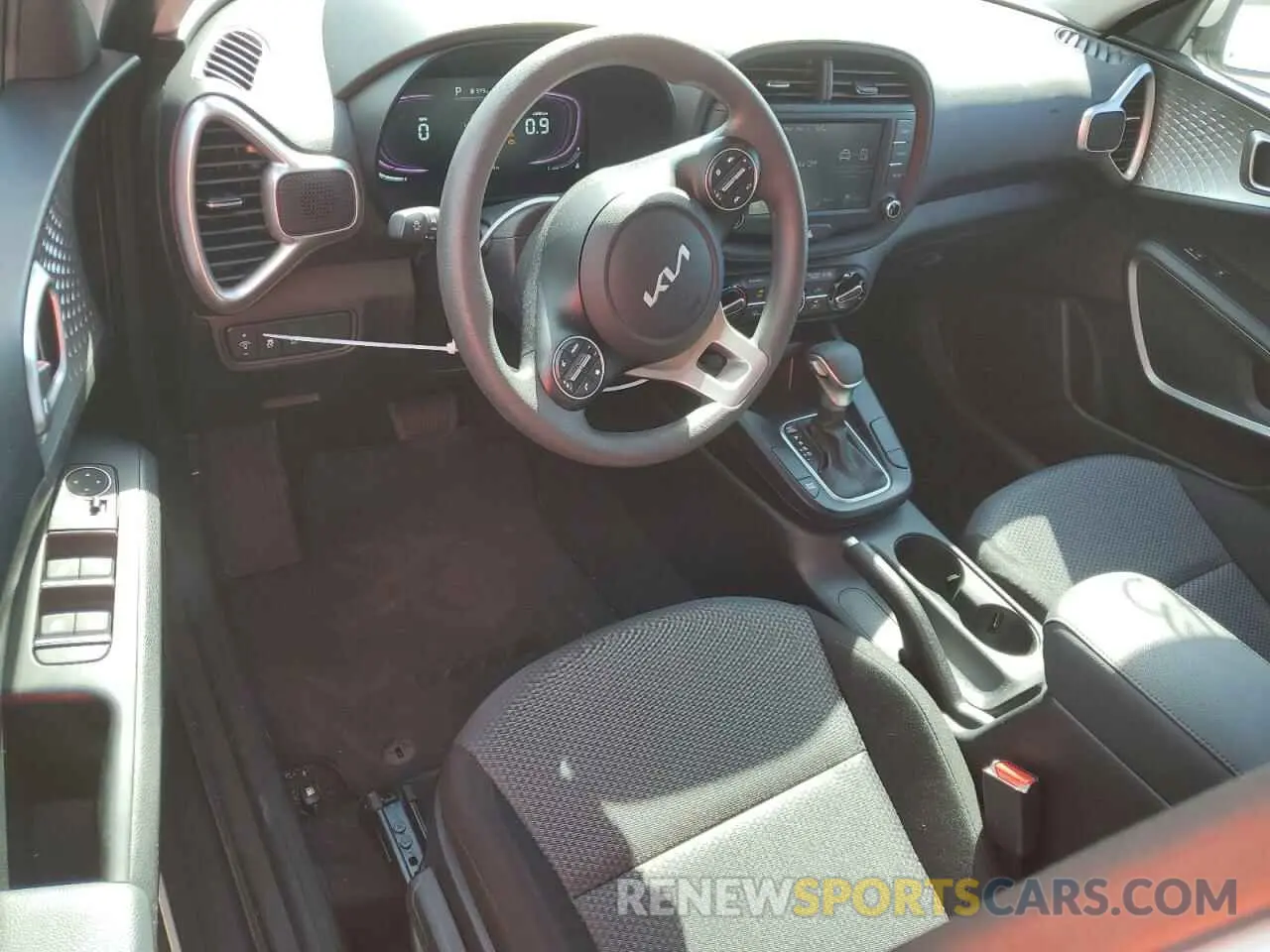 8 fotografías del automóvil dañado KNDJ23AU2R7231343 KIA SOUL 2024