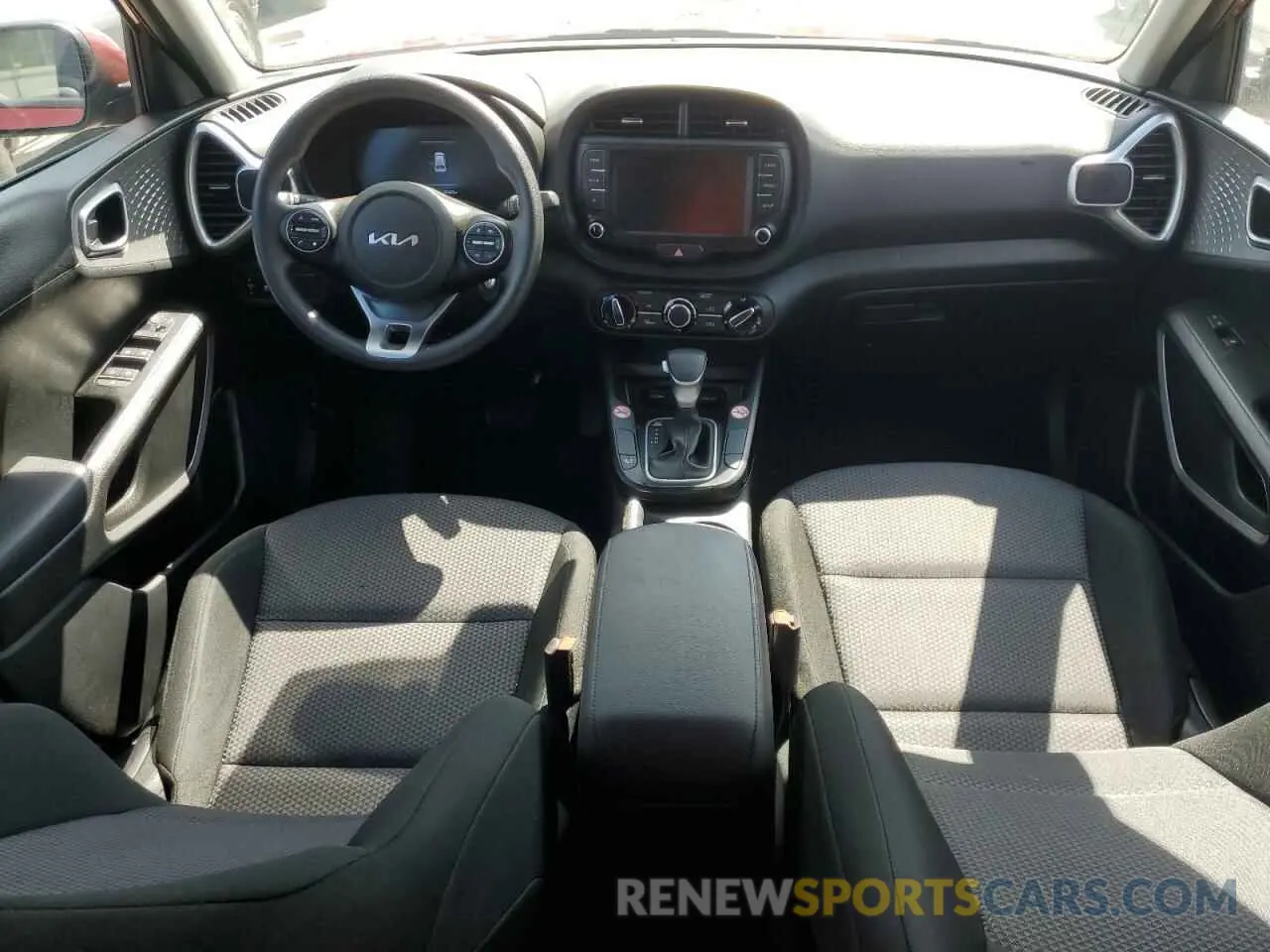8 fotografías del automóvil dañado KNDJ23AU2R7909850 KIA SOUL 2024