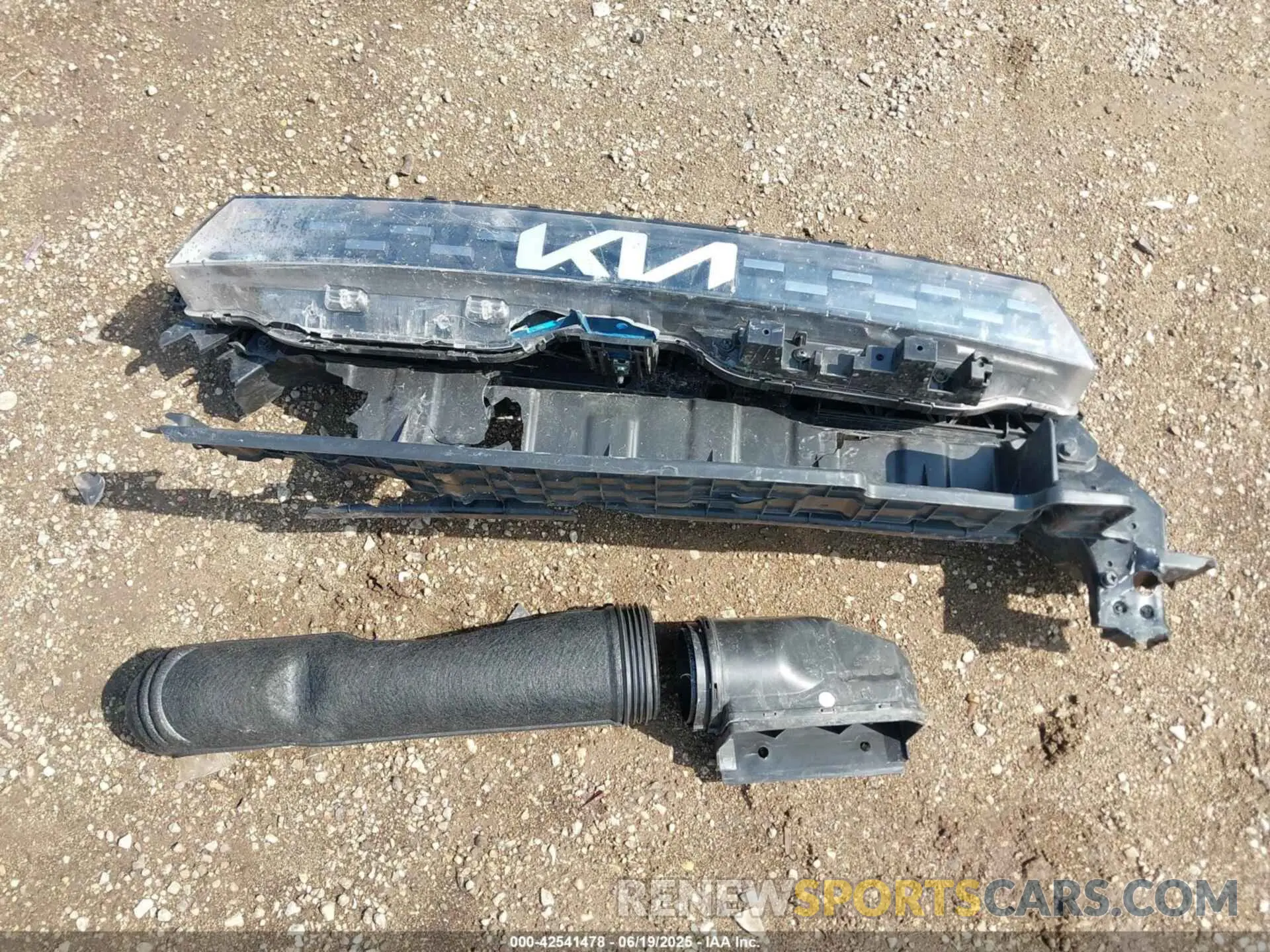 12 fotografías del automóvil dañado KNDJ23AU3R7229648 KIA SOUL 2024
