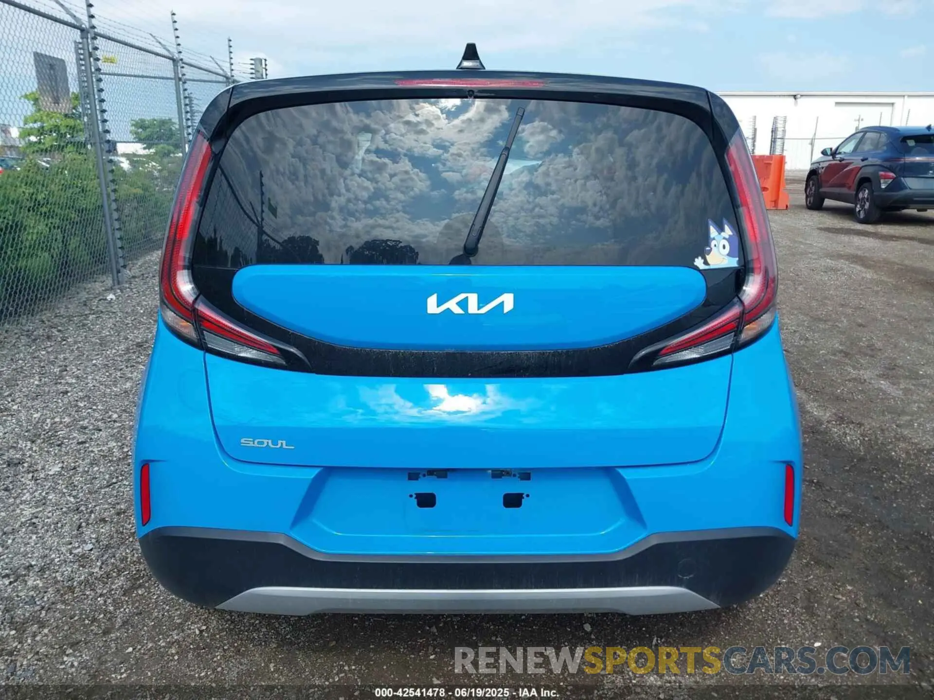 17 fotografías del automóvil dañado KNDJ23AU3R7229648 KIA SOUL 2024