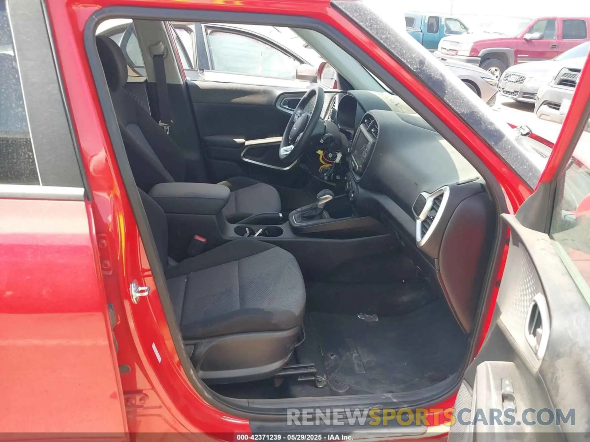 5 fotografías del automóvil dañado KNDJ23AU3R7232159 KIA SOUL 2024