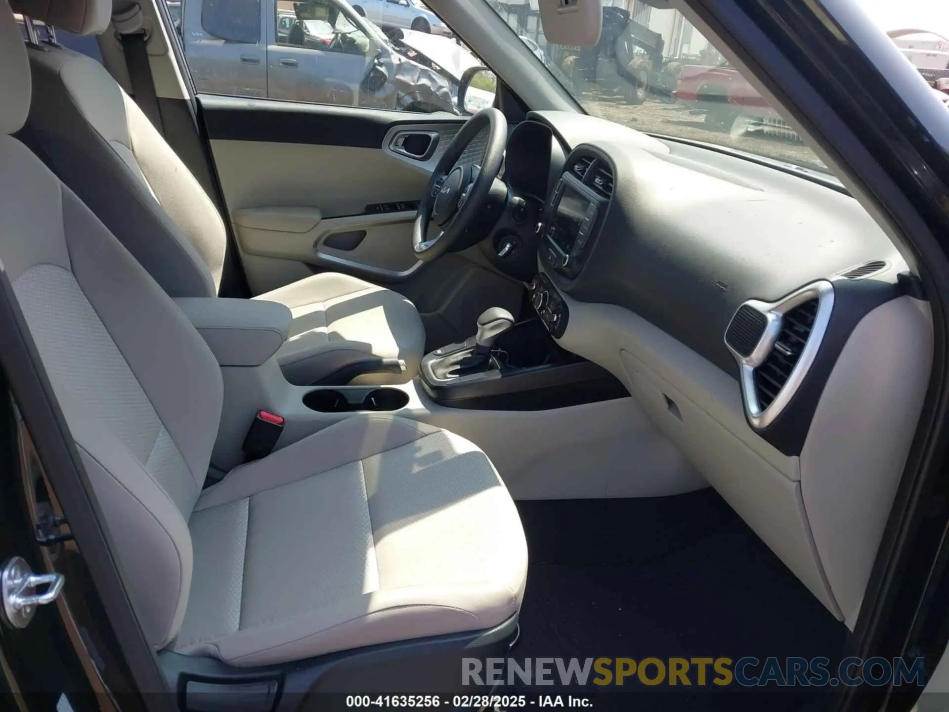 5 fotografías del automóvil dañado KNDJ23AU3R7236955 KIA SOUL 2024
