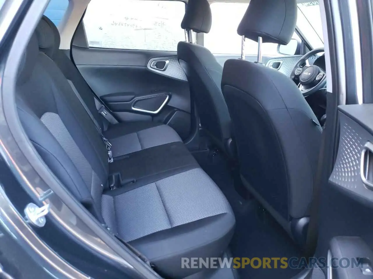 11 fotografías del automóvil dañado KNDJ23AU3R7896929 KIA SOUL 2024