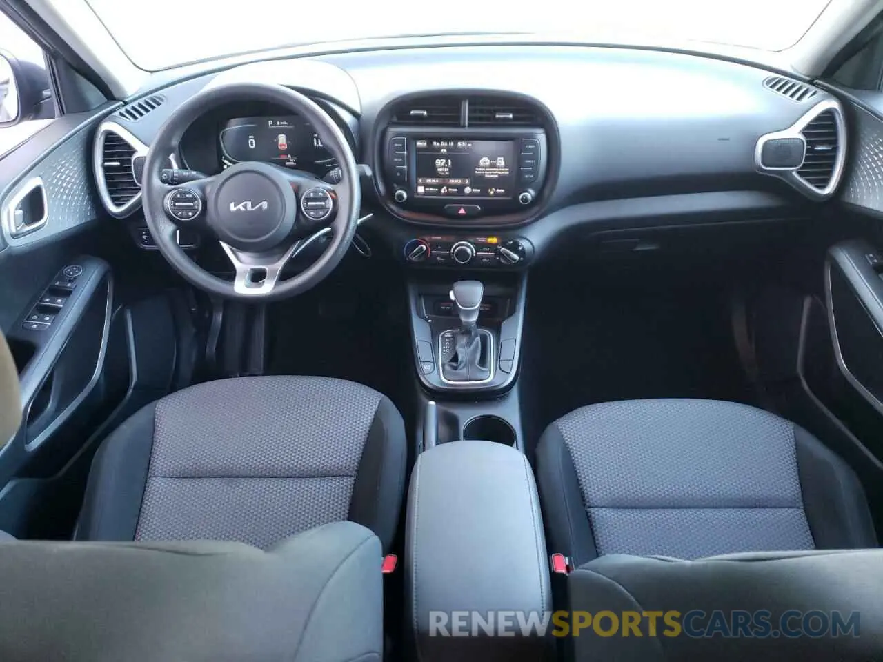 8 fotografías del automóvil dañado KNDJ23AU3R7896929 KIA SOUL 2024