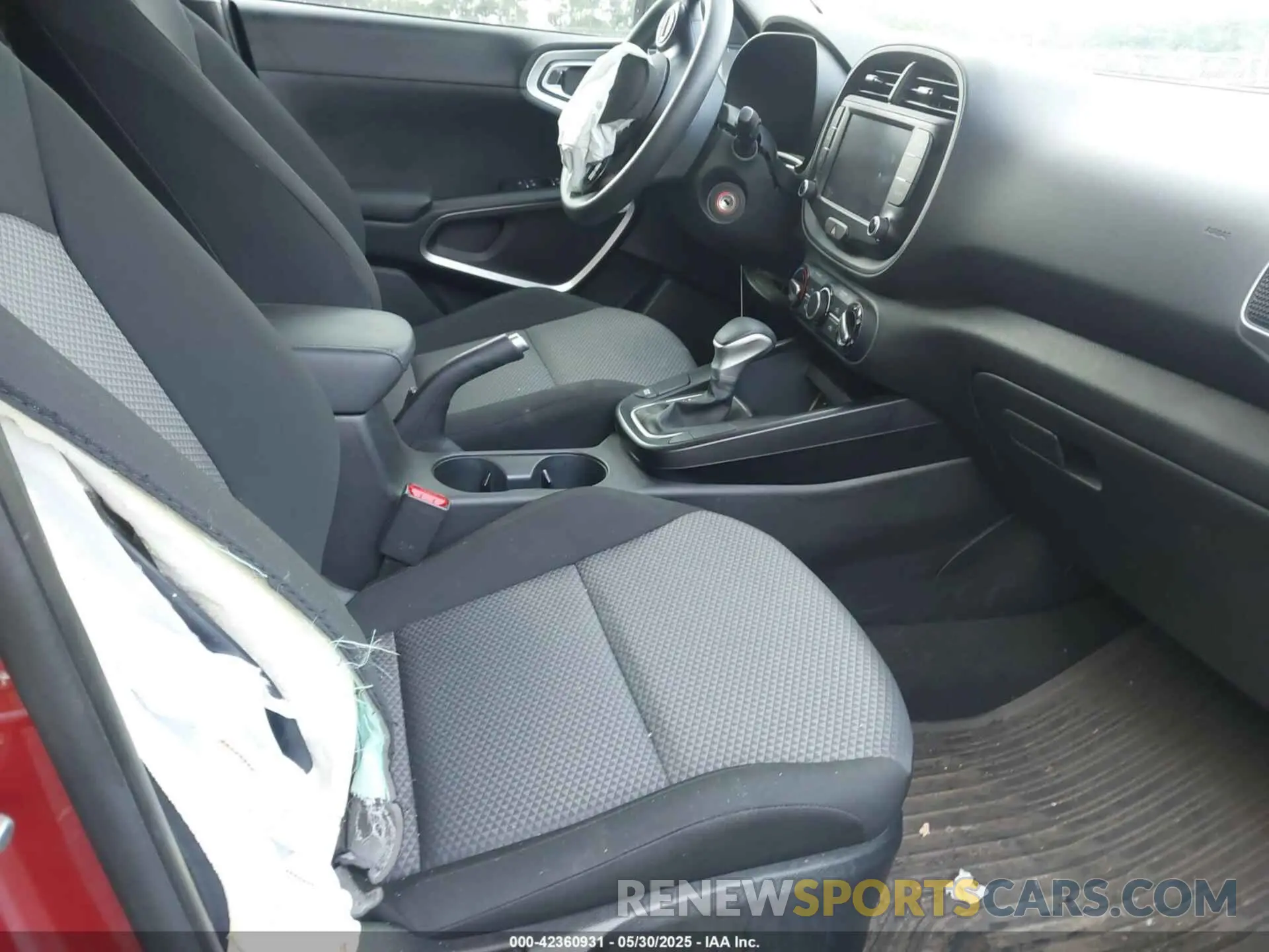 5 fotografías del automóvil dañado KNDJ23AU3R7907878 KIA SOUL 2024