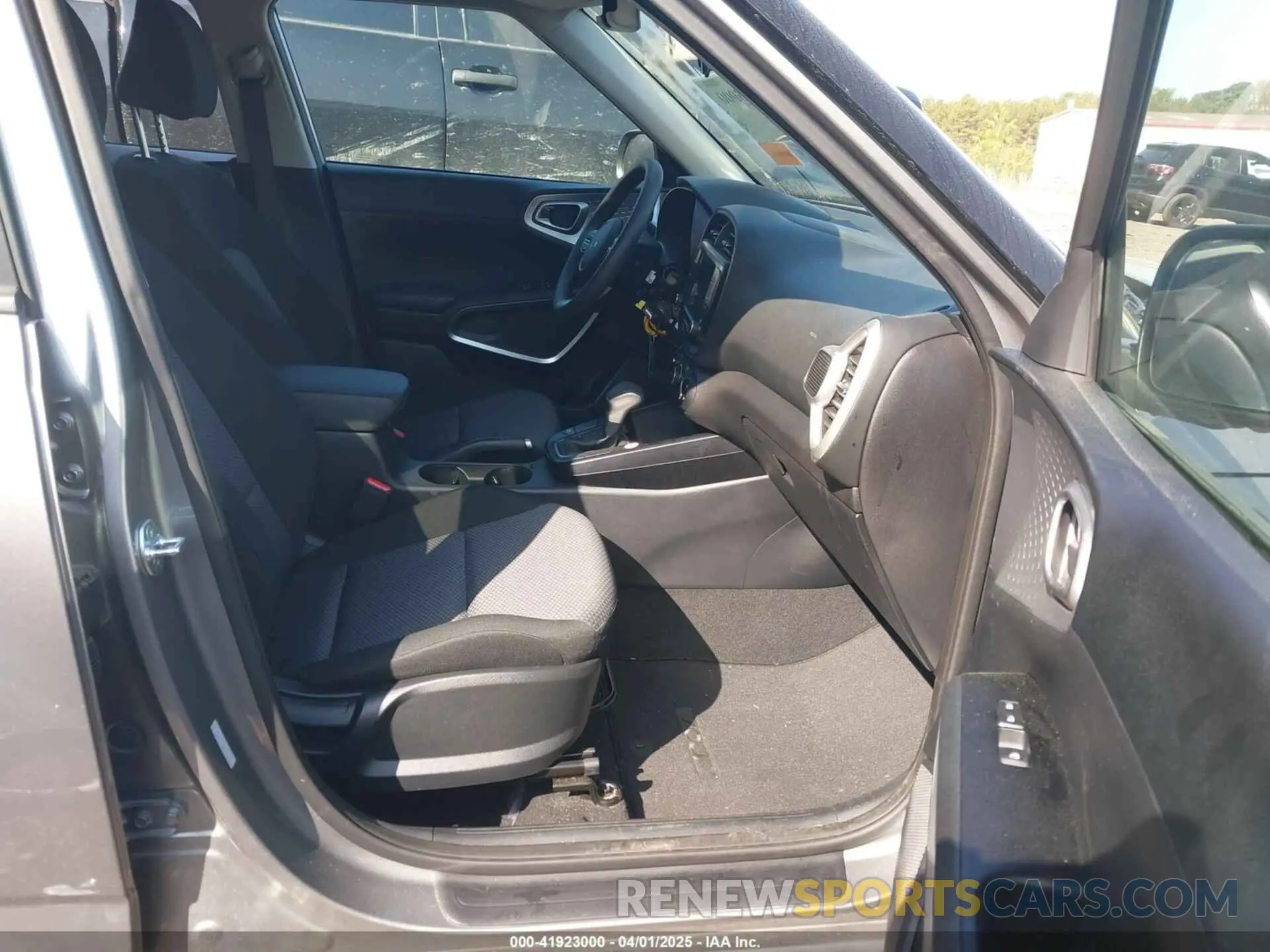 5 fotografías del automóvil dañado KNDJ23AU3R7910960 KIA SOUL 2024