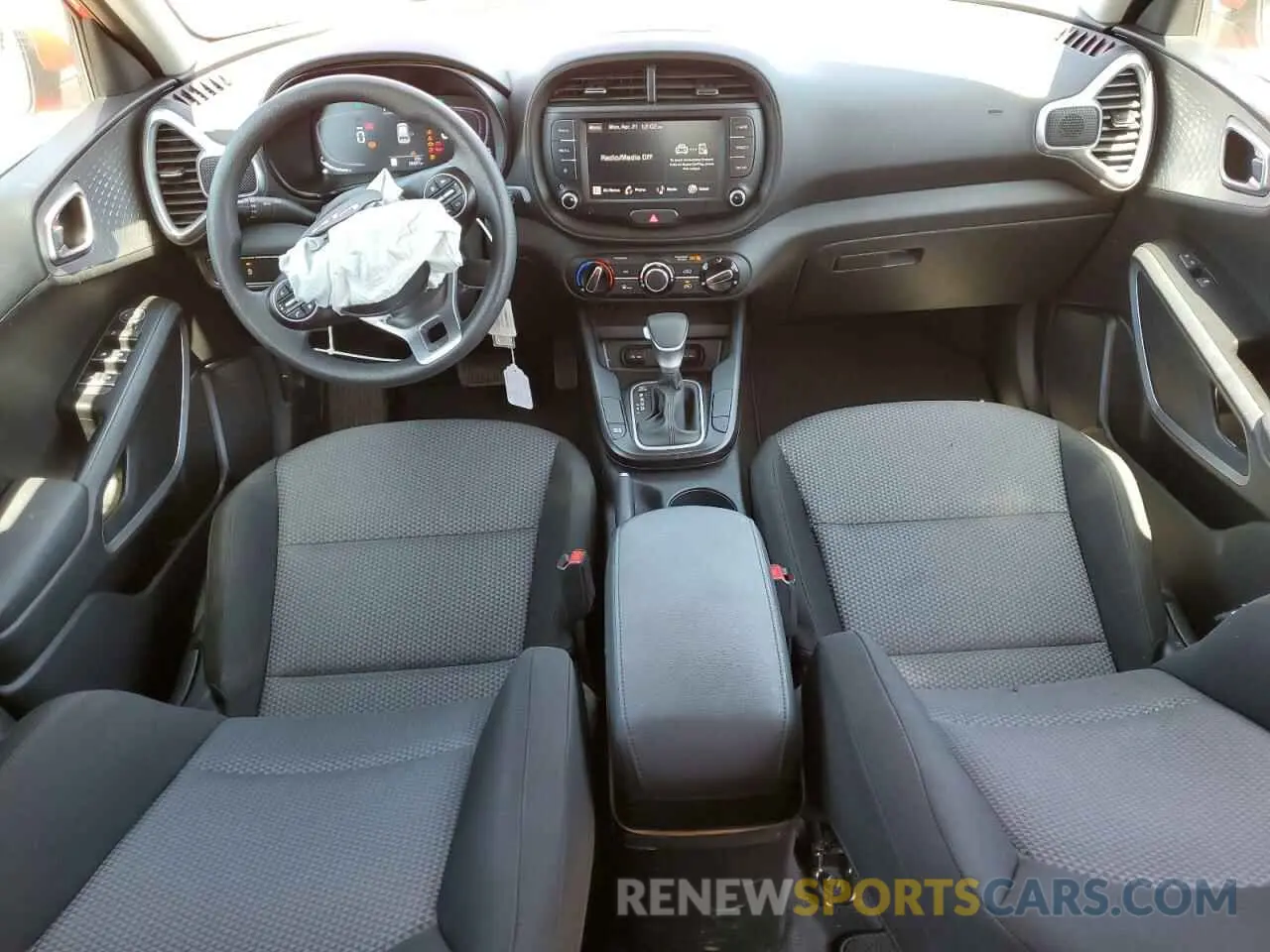 8 fotografías del automóvil dañado KNDJ23AU4R7224619 KIA SOUL 2024