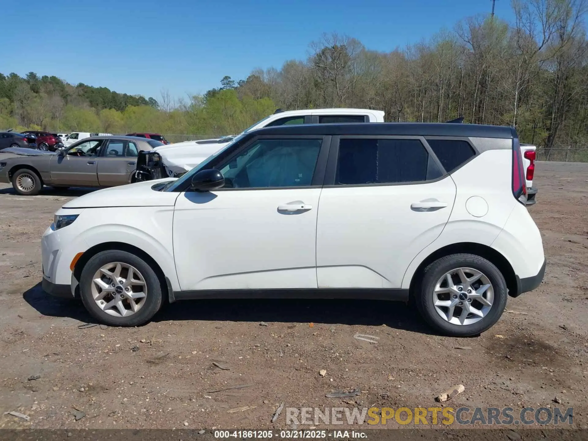 14 fotografías del automóvil dañado KNDJ23AU4R7227293 KIA SOUL 2024