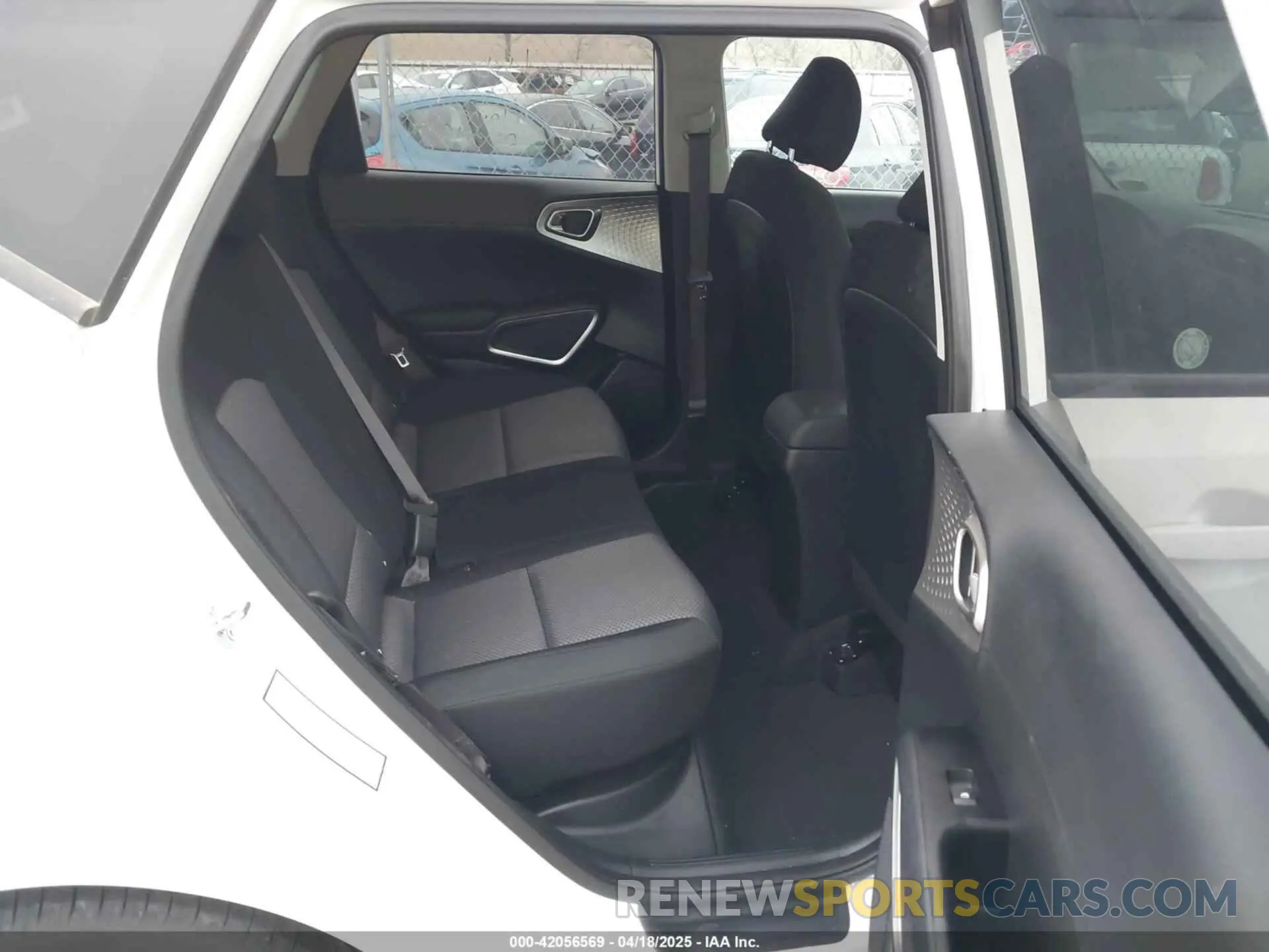 8 fotografías del automóvil dañado KNDJ23AU4R7236558 KIA SOUL 2024