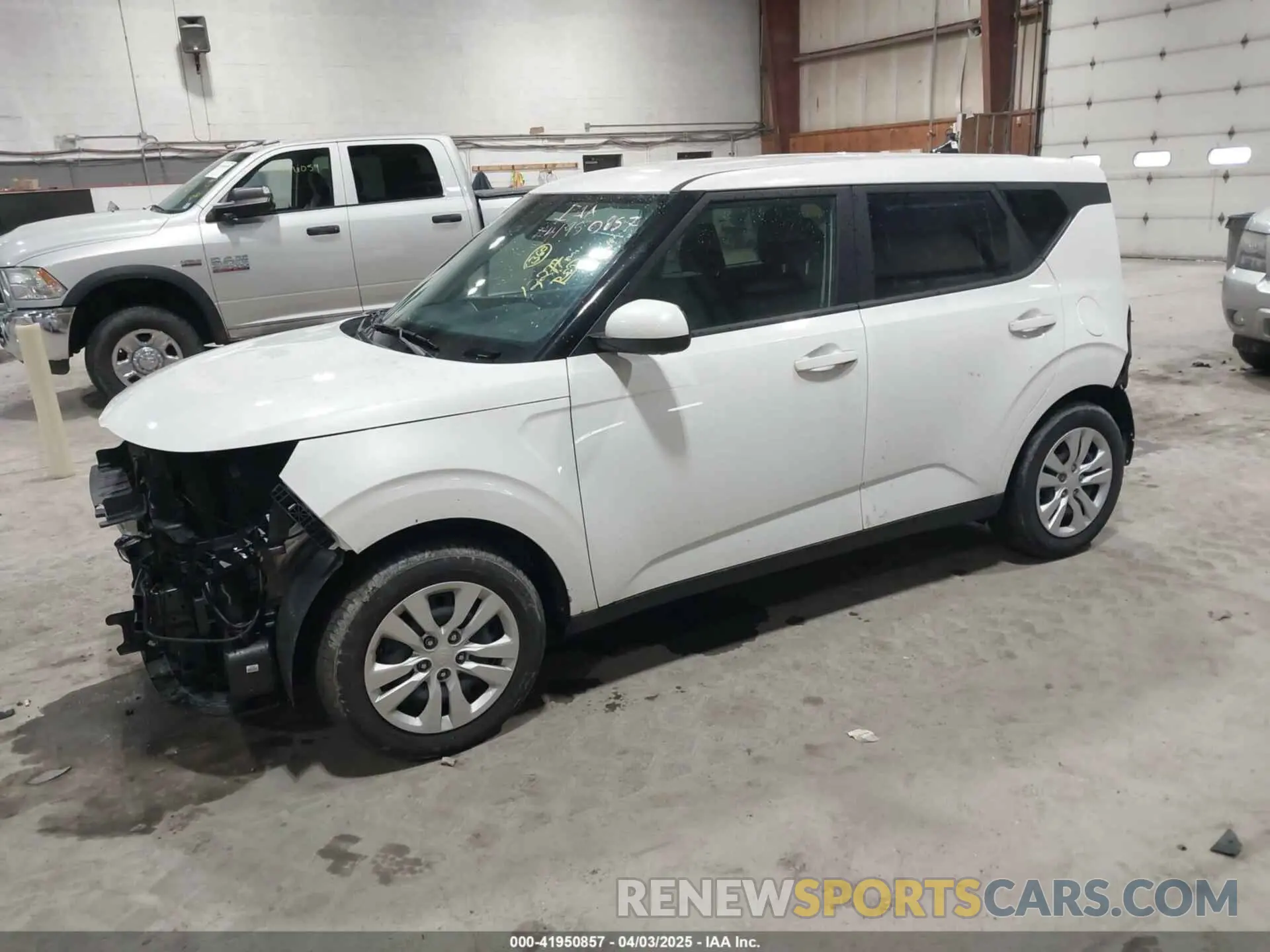2 fotografías del automóvil dañado KNDJ23AU4R7238035 KIA SOUL 2024