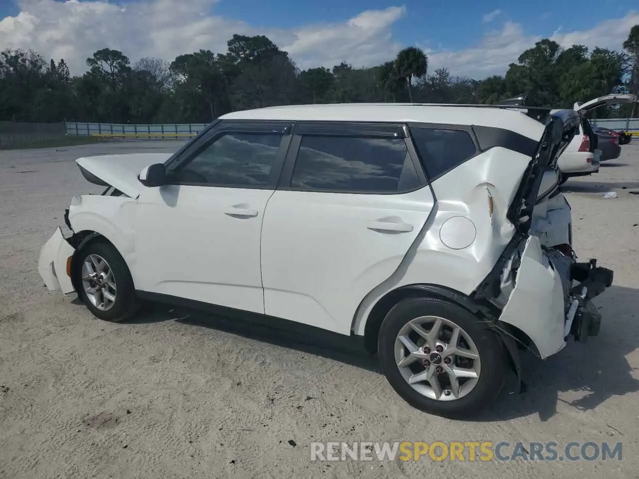2 fotografías del automóvil dañado KNDJ23AU5R7232020 KIA SOUL 2024