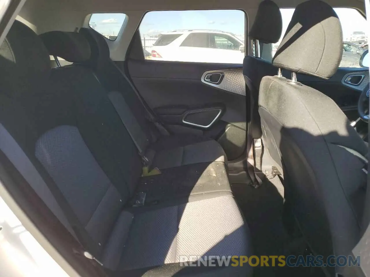 10 fotografías del automóvil dañado KNDJ23AU6R7231751 KIA SOUL 2024